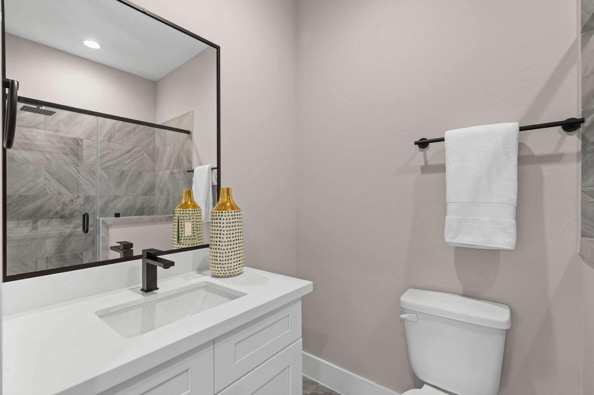 En-suite bathroom 2nd level