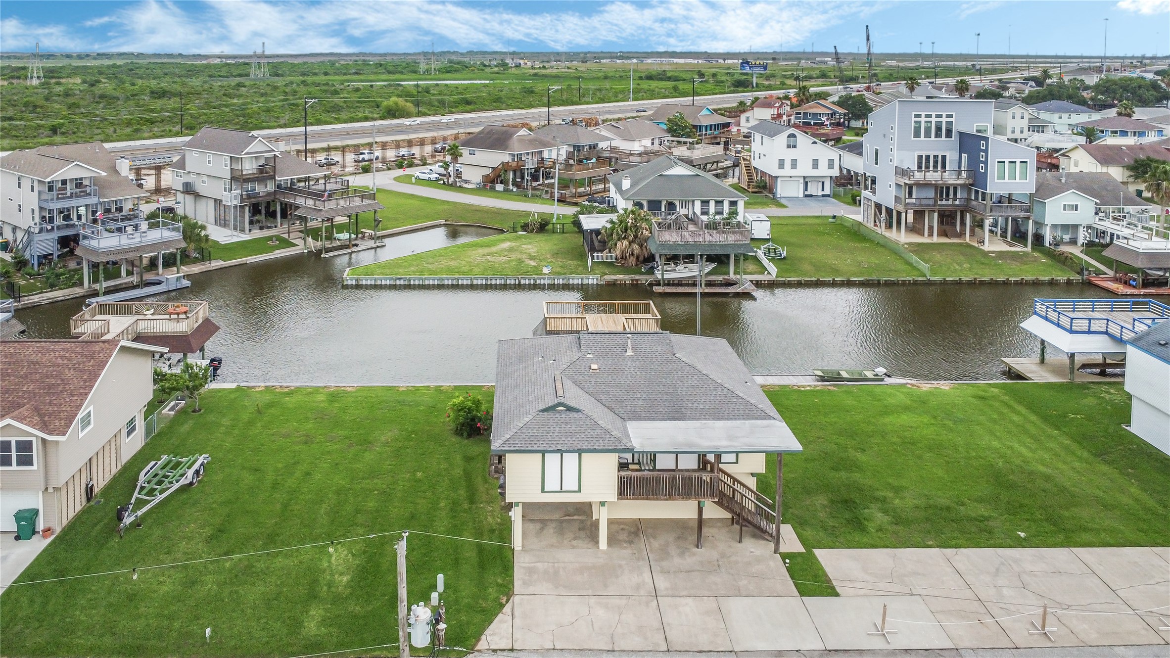 4500 Sq. Ft lot with water in front and back. 4500 Sq. Ft lot with water in front and back.