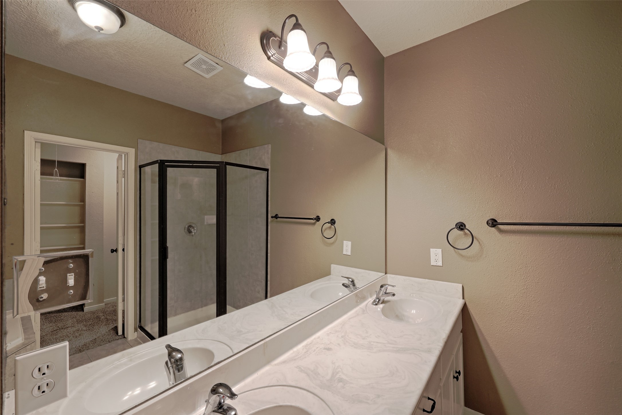 1909 Tickner Street, Conroe, TX 77301
