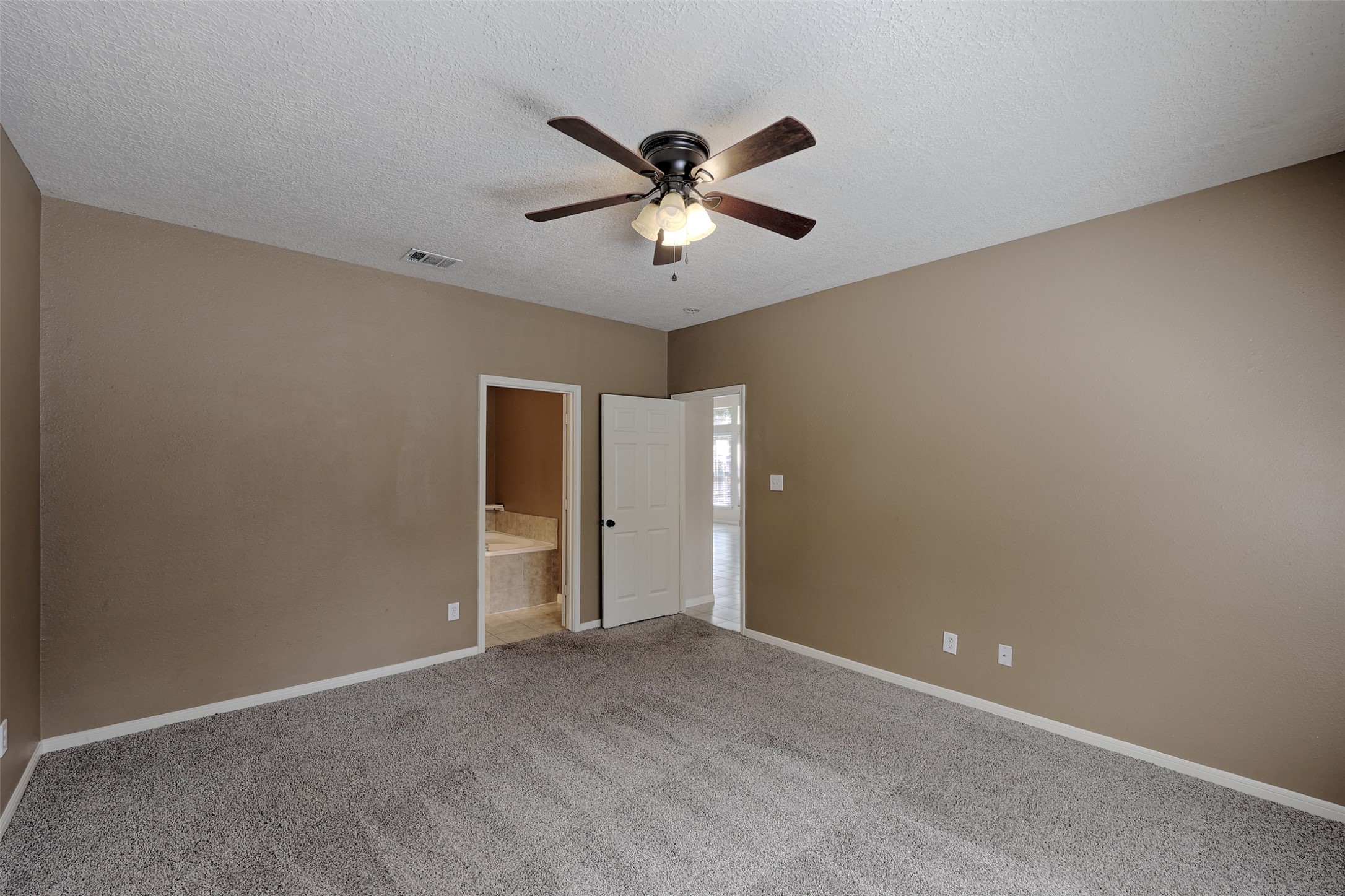 1909 Tickner Street, Conroe, TX 77301