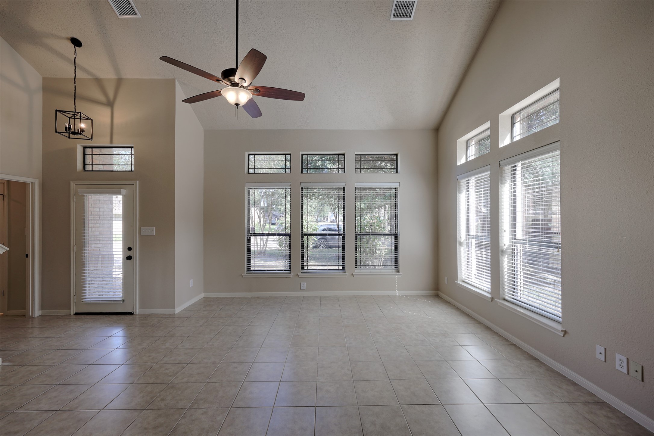 1909 Tickner Street, Conroe, TX 77301