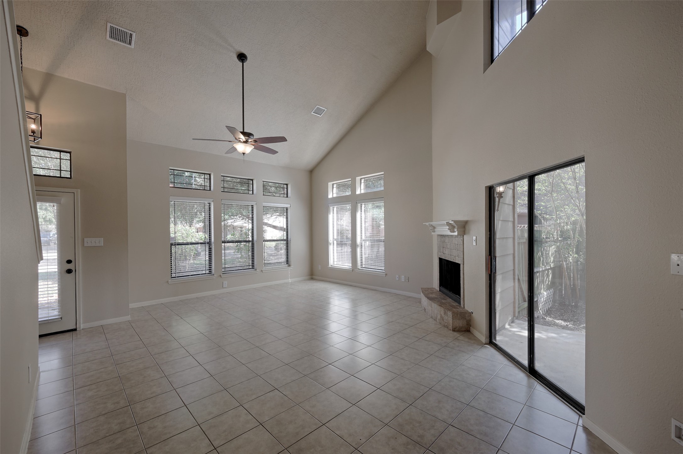 1909 Tickner Street, Conroe, TX 77301