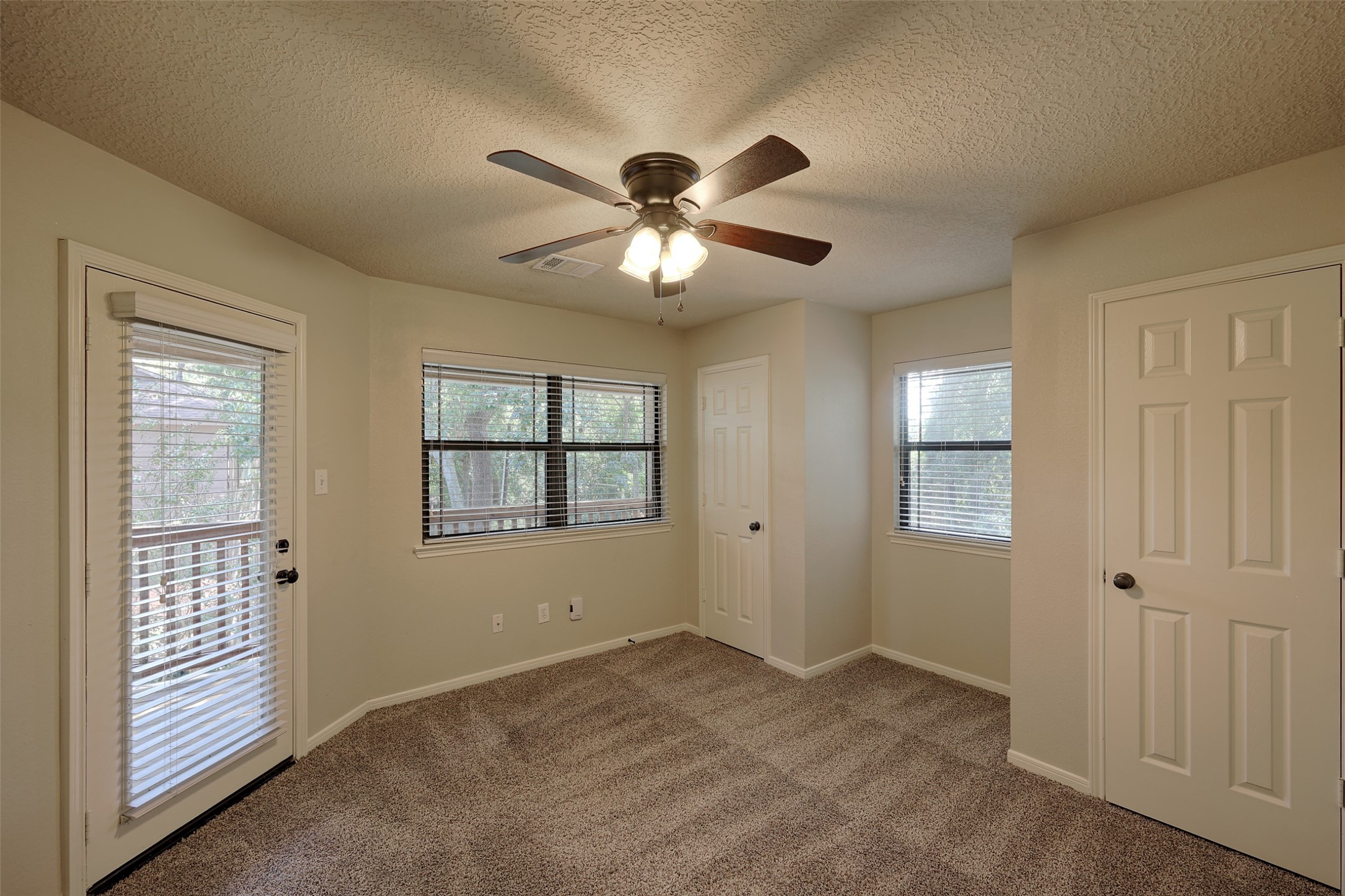 1909 Tickner Street, Conroe, TX 77301