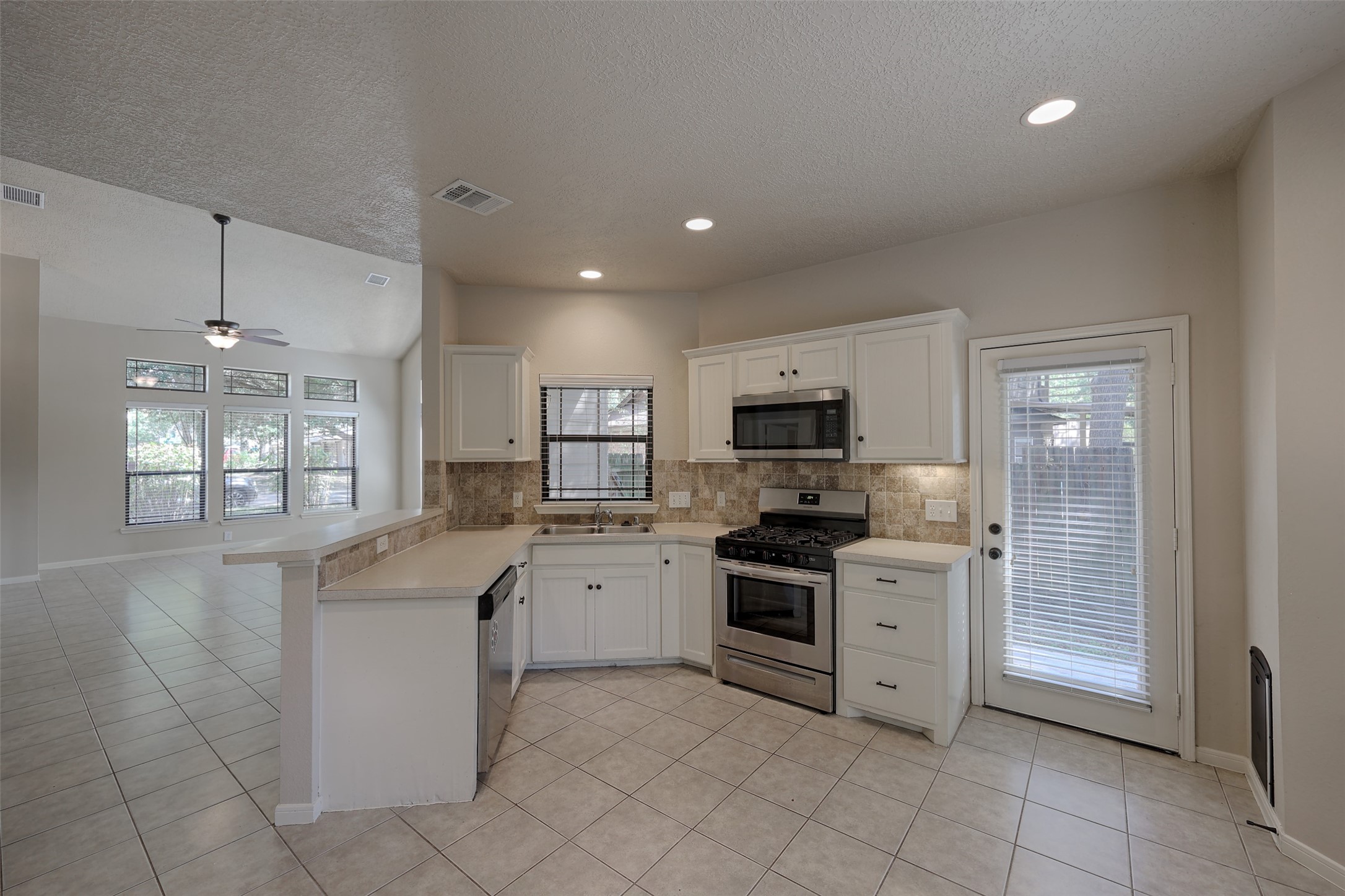 1909 Tickner Street, Conroe, TX 77301