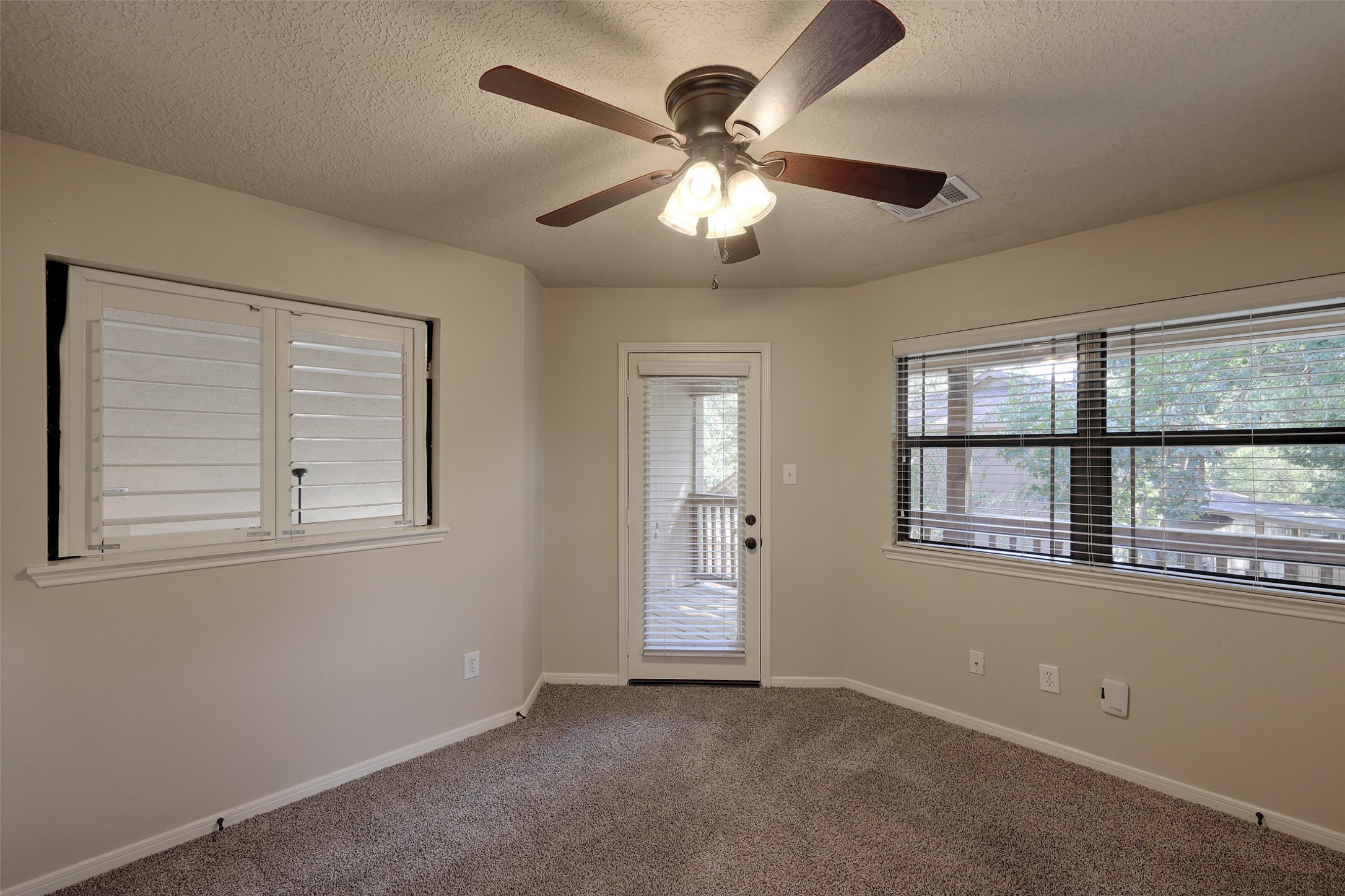 1909 Tickner Street, Conroe, TX 77301
