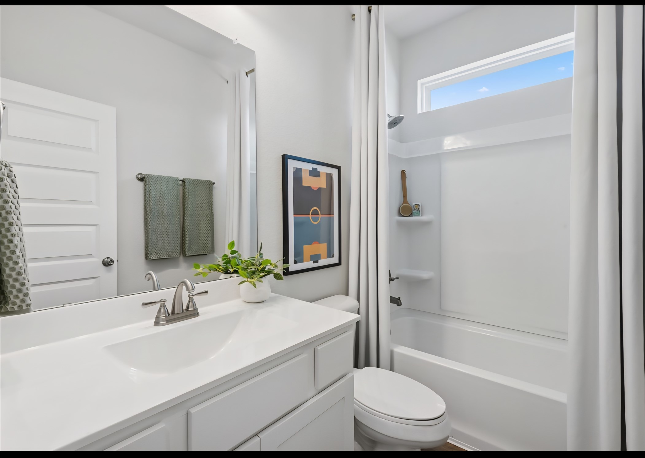 This image of the secondary bath is staged to be used for illustration purposes only.