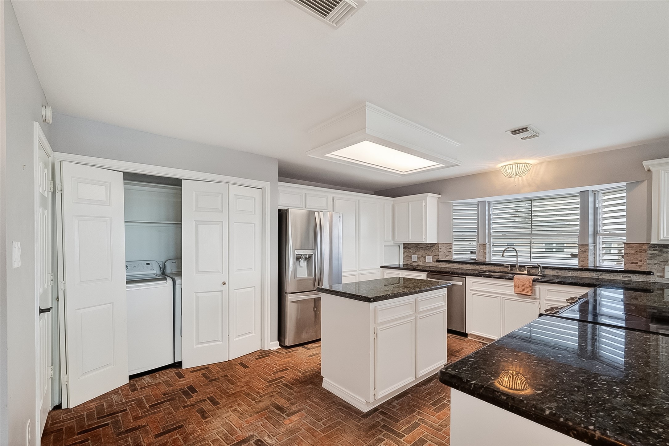 In home laundry! Granite countertops, stainless appliances, updated flooring! In home laundry! Granite countertops, stainless appliances, updated flooring!