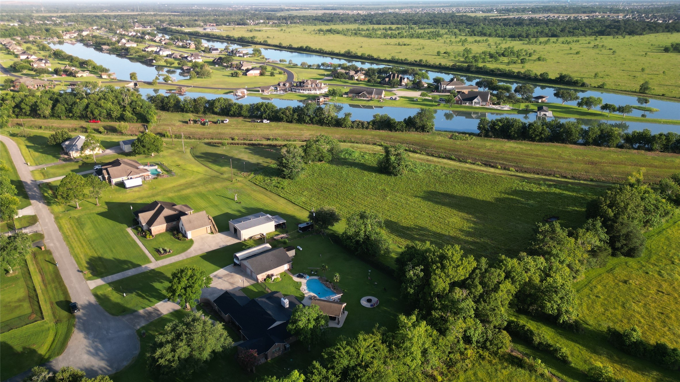 000 Penny Ln, Santa Fe, TX 77510