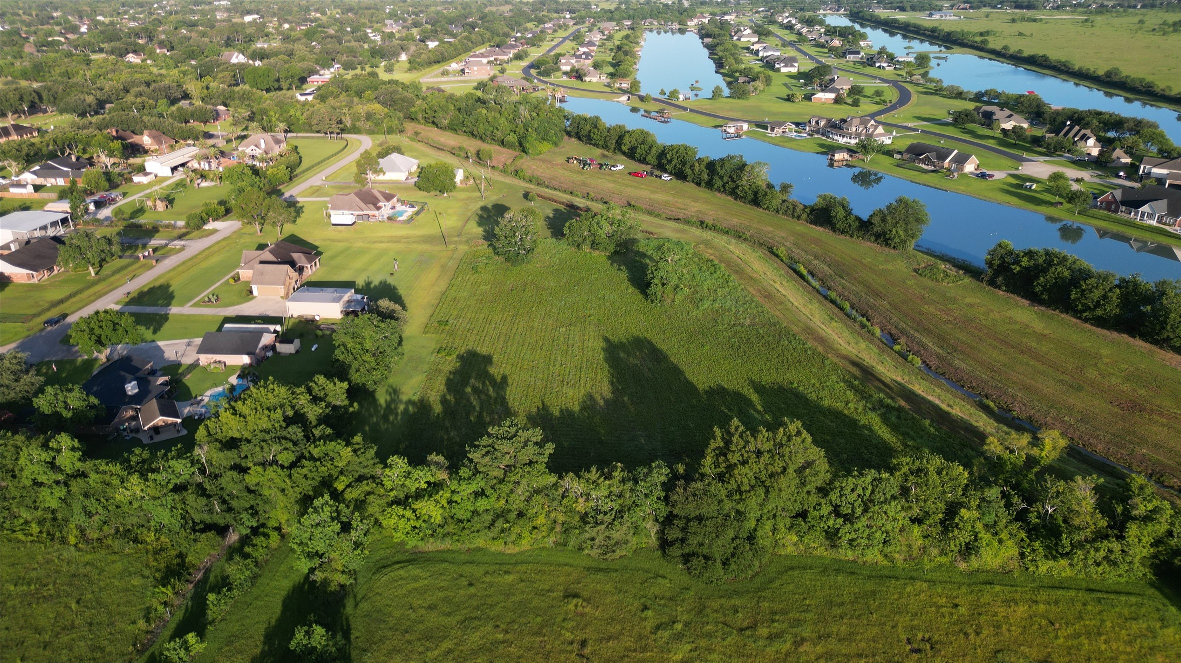 With a the Lago of Santa Fe lake behind the property and a tree line to one side, this location offers optimal privacy.