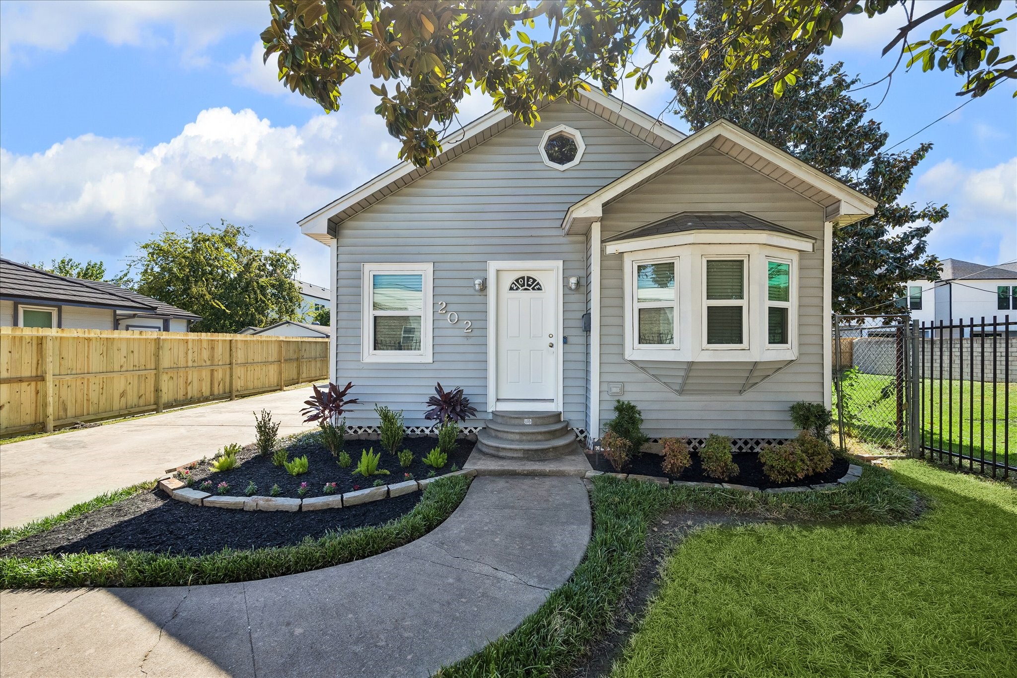 202 E 34th Street, Houston, TX 77018 202 E 34th Street, Houston, TX 77018