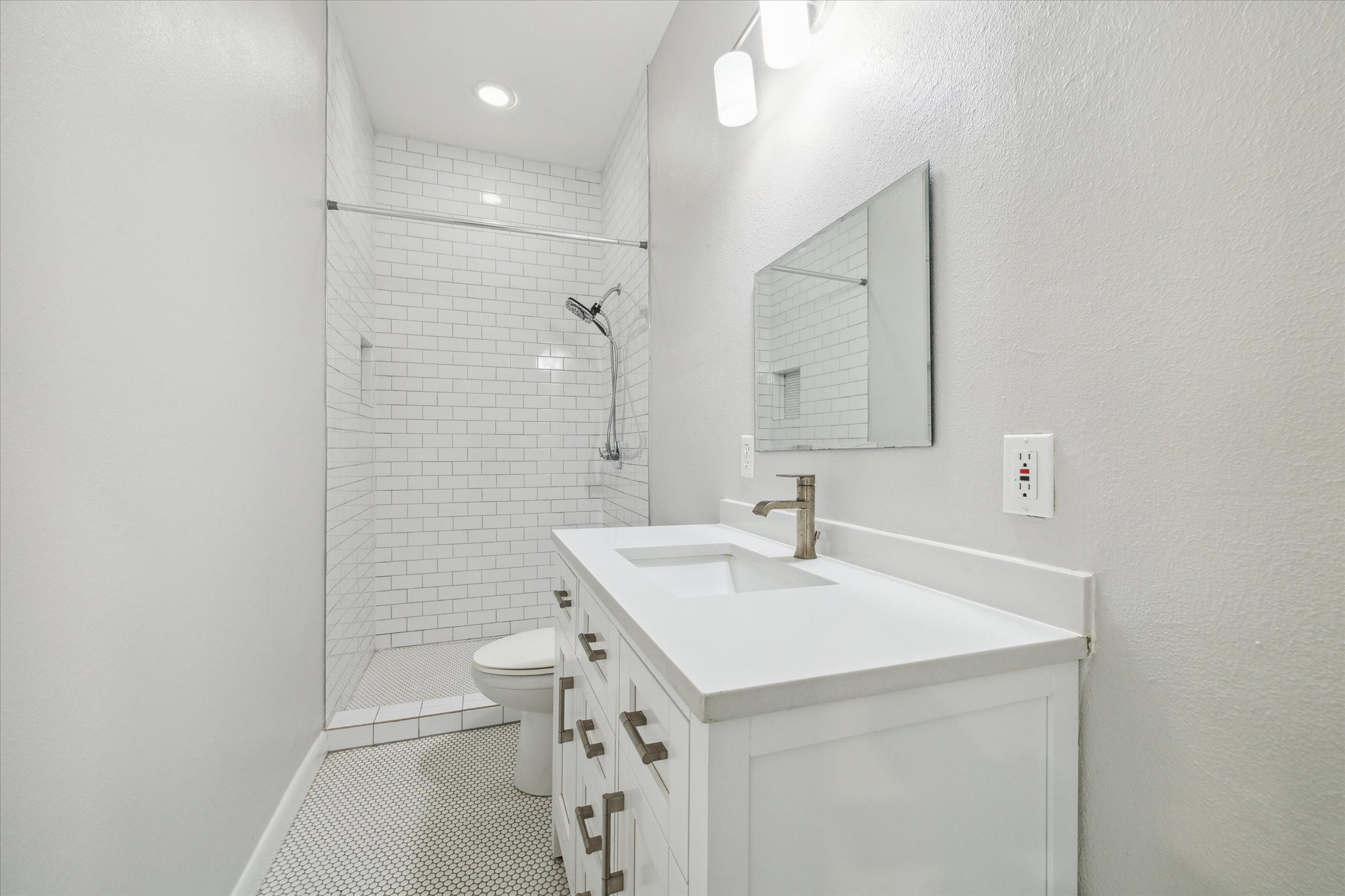 202 E 34th Street, Houston, TX 77018