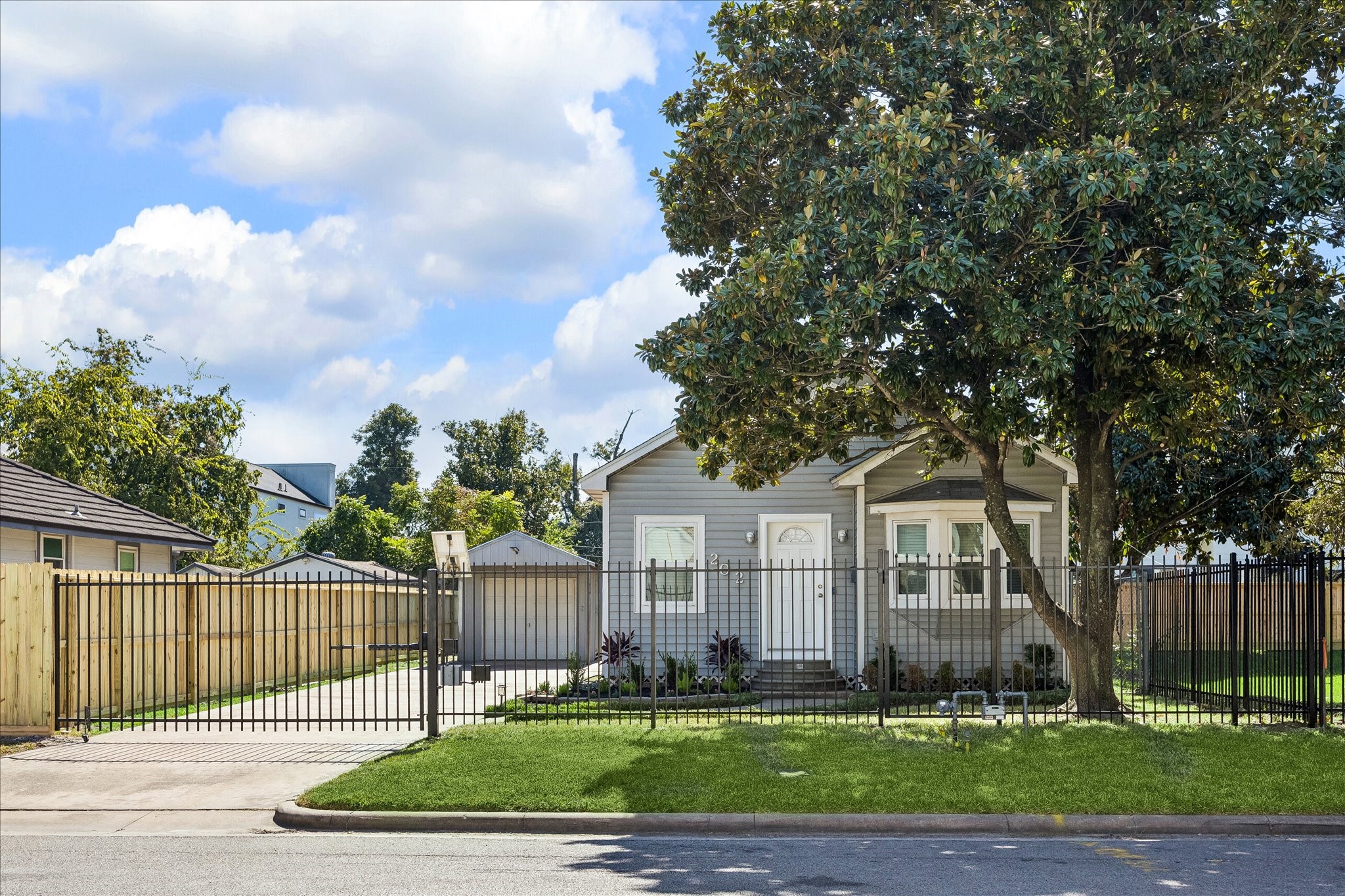 202 E 34th Street, Houston, TX 77018 202 E 34th Street, Houston, TX 77018