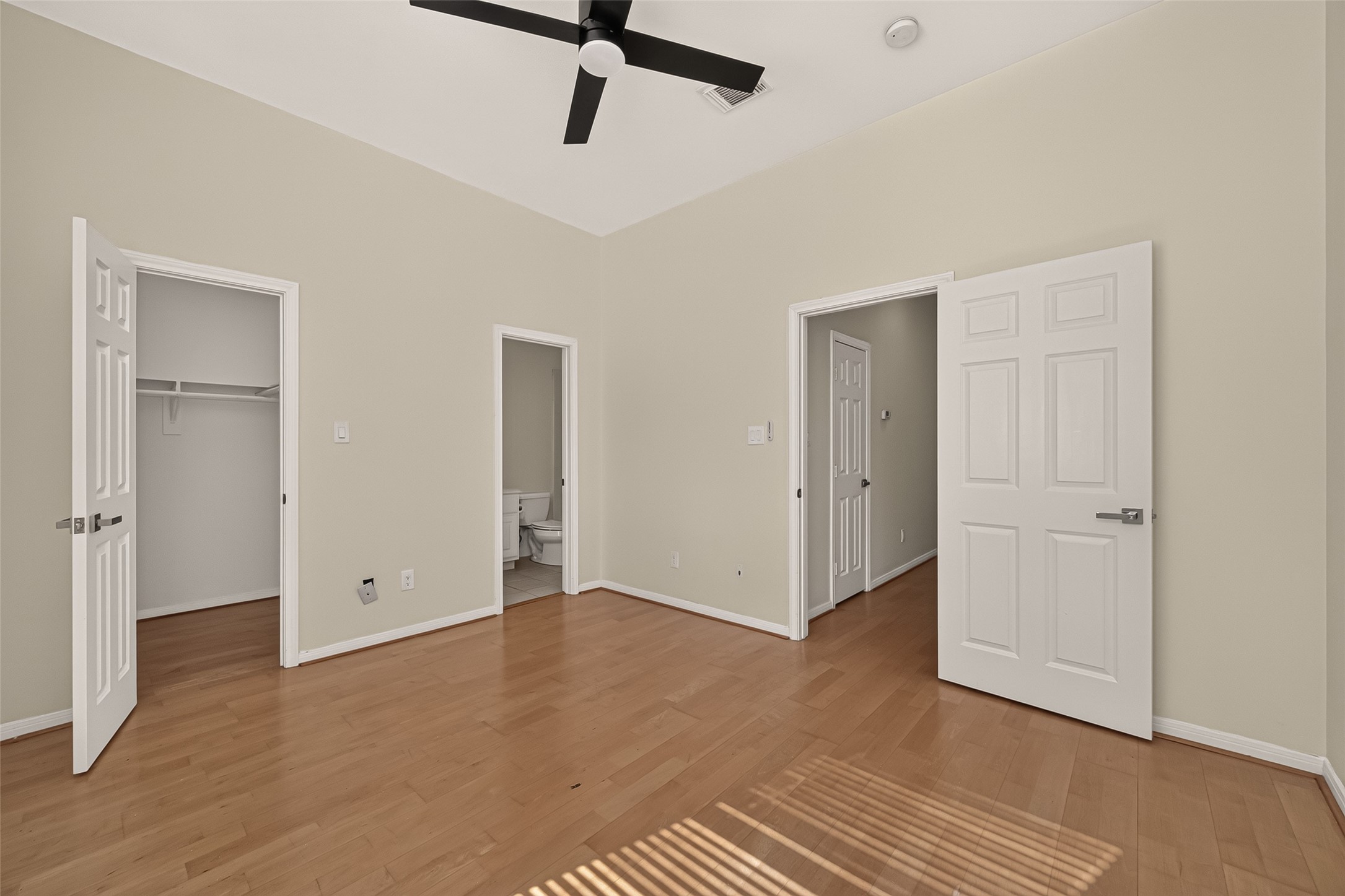 Secondary bedroom showing closet and bathroom.