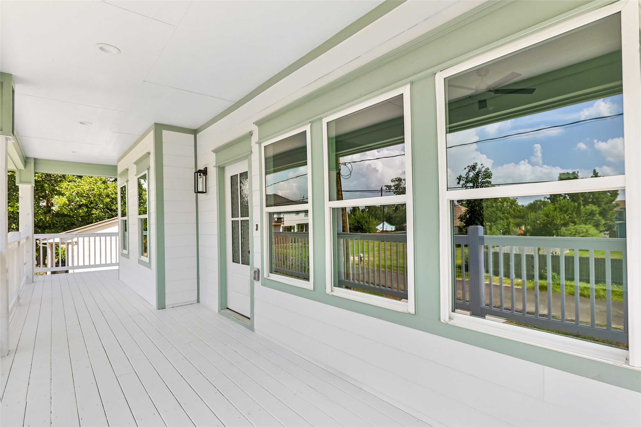 Covered deck. Plenty of room to enjoy the bay breeze. Covered deck. Plenty of room to enjoy the bay breeze.