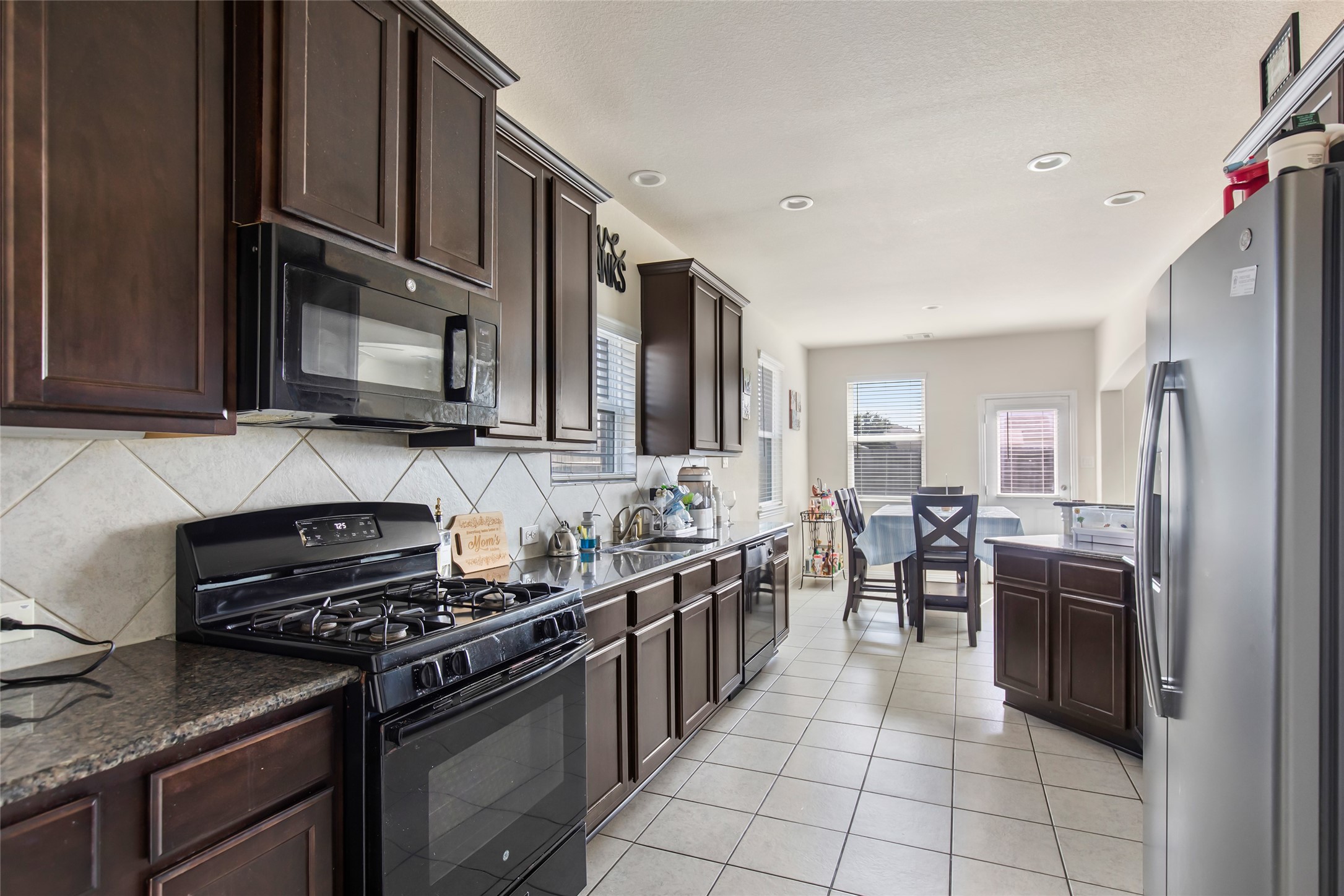 10014 Eagle Pines Drive, Baytown, TX 77521