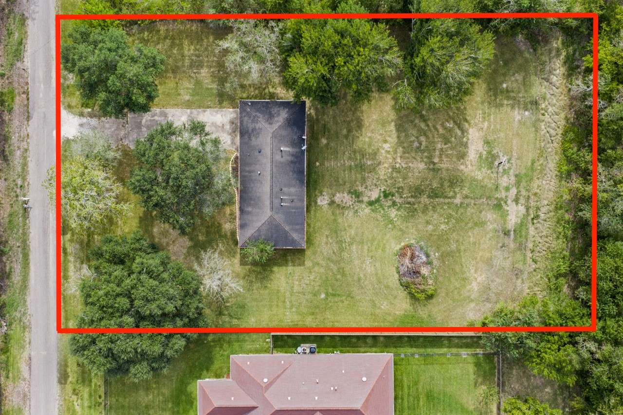 1242 County Road 857, Alvin, TX 77511