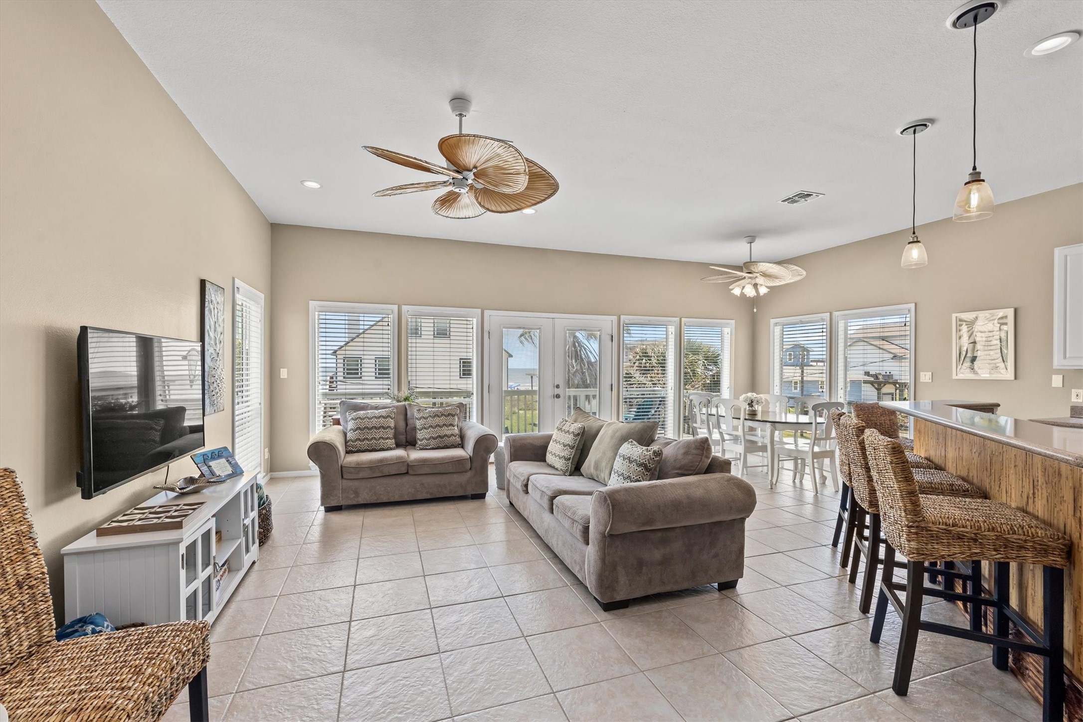 Spacious, light and bright!
