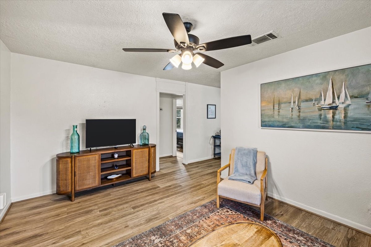 5006 Oak Street, Pasadena, TX 77586