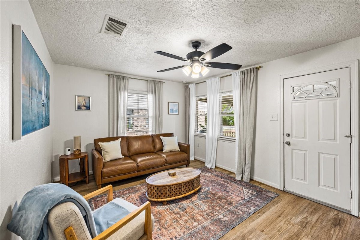5006 Oak Street, Pasadena, TX 77586