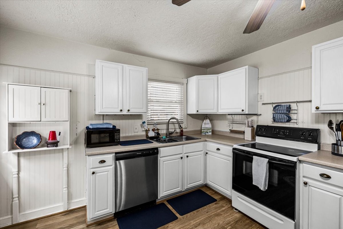 5006 Oak Street, Pasadena, TX 77586