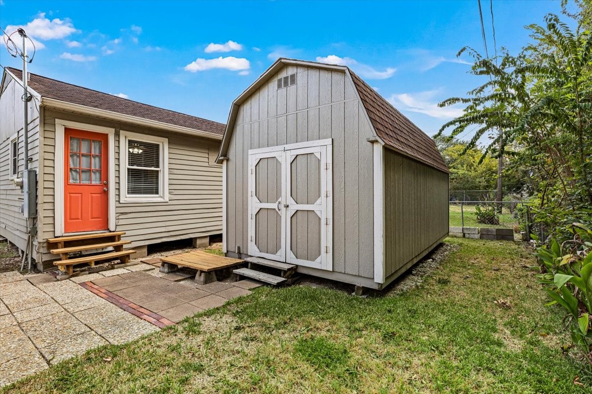 5006 Oak Street, Pasadena, TX 77586