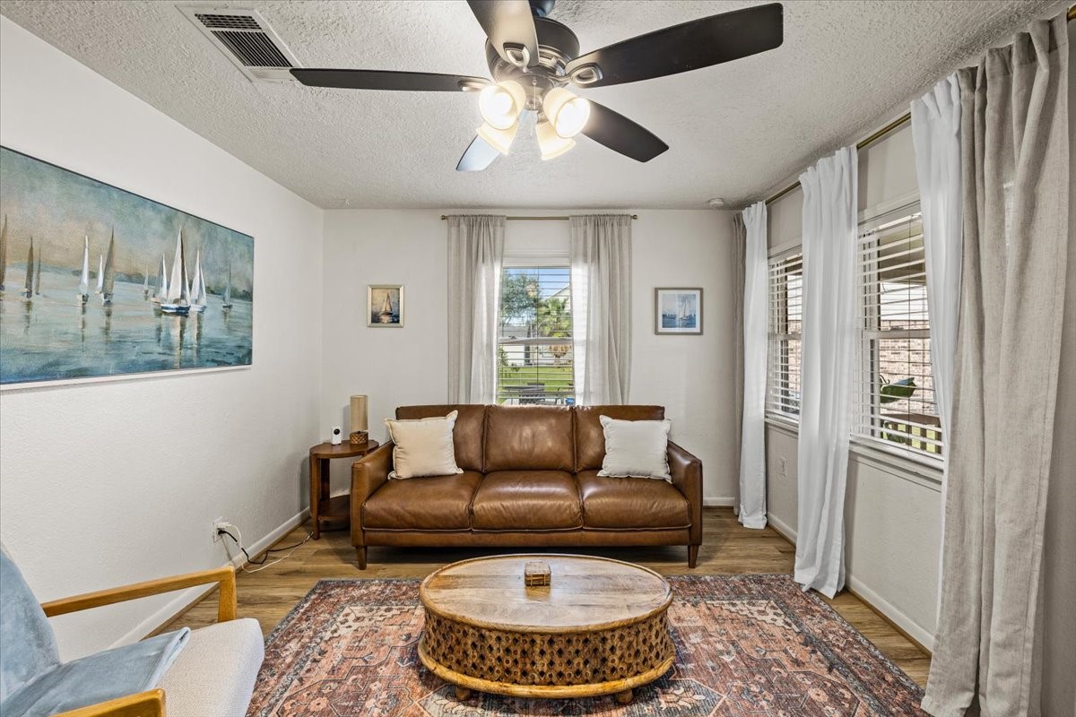 5006 Oak Street, Pasadena, TX 77586