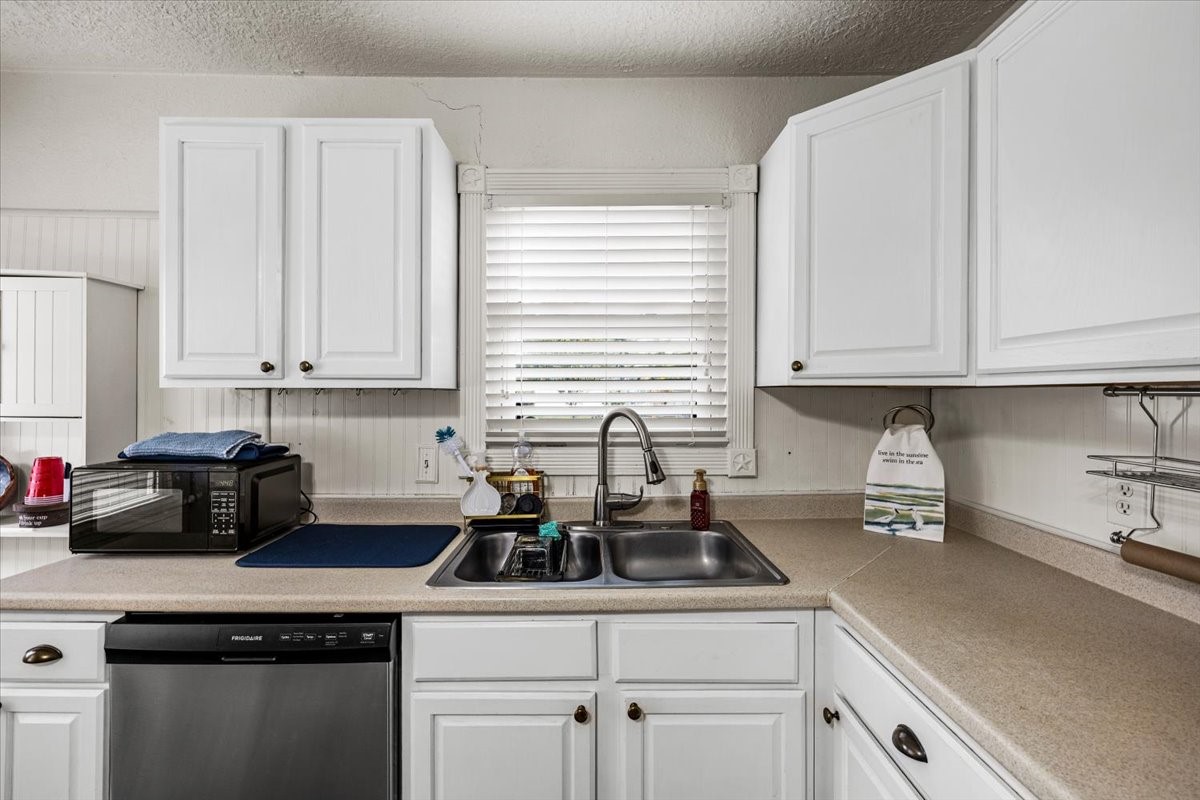 5006 Oak Street, Pasadena, TX 77586