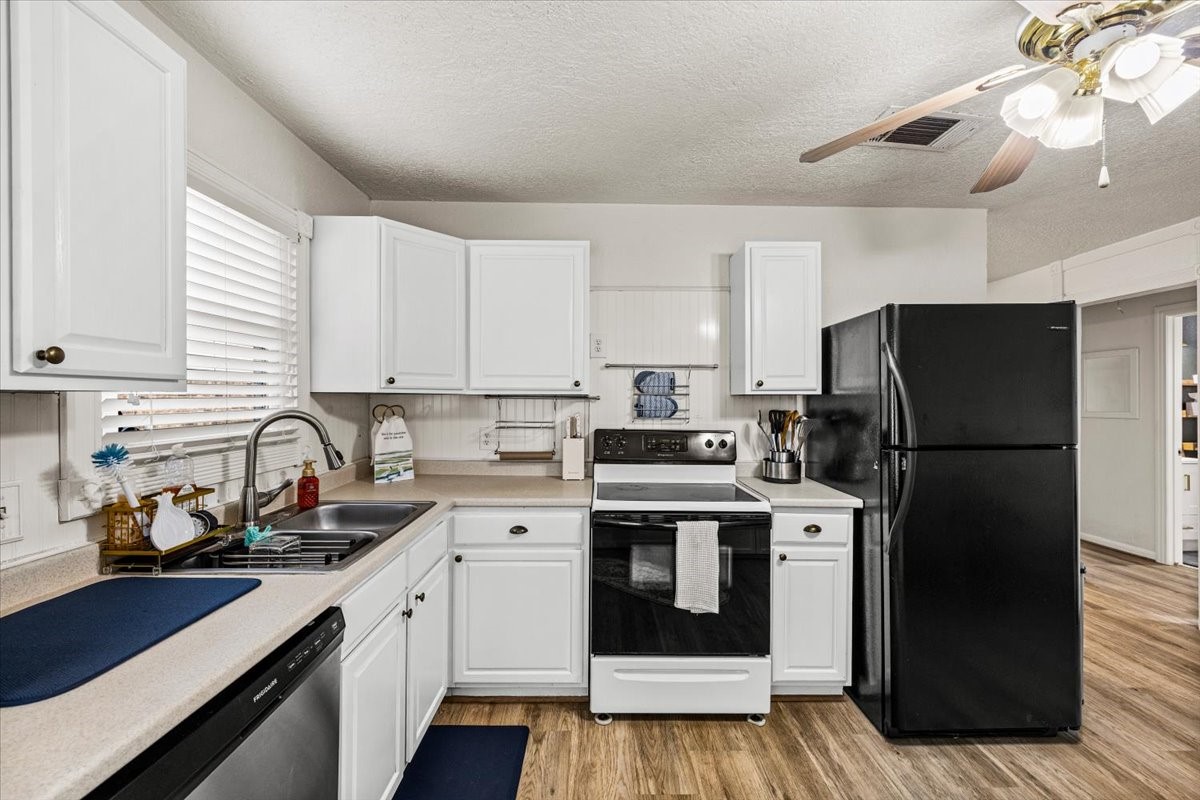 5006 Oak Street, Pasadena, TX 77586