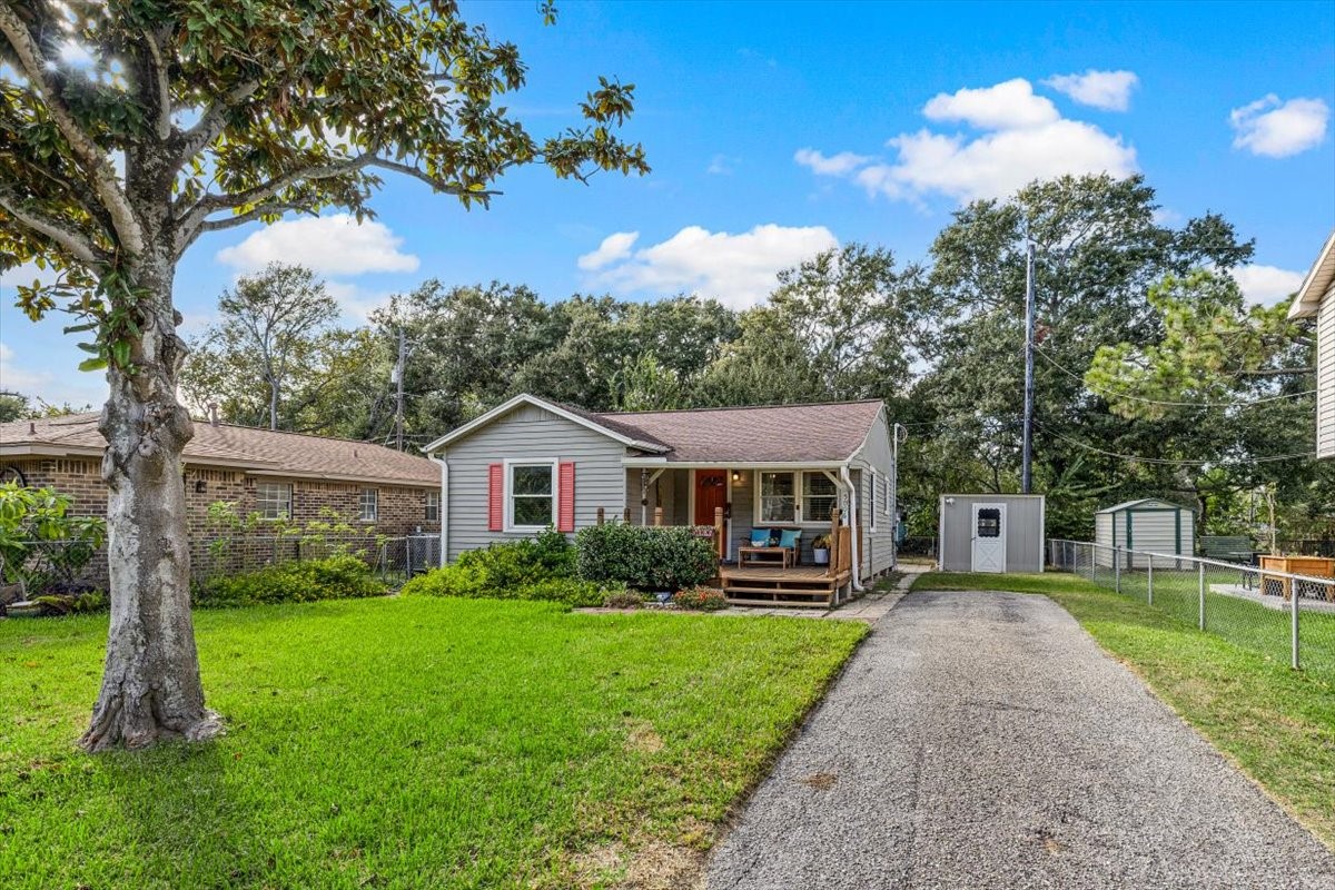 5006 Oak Street, Pasadena, TX 77586
