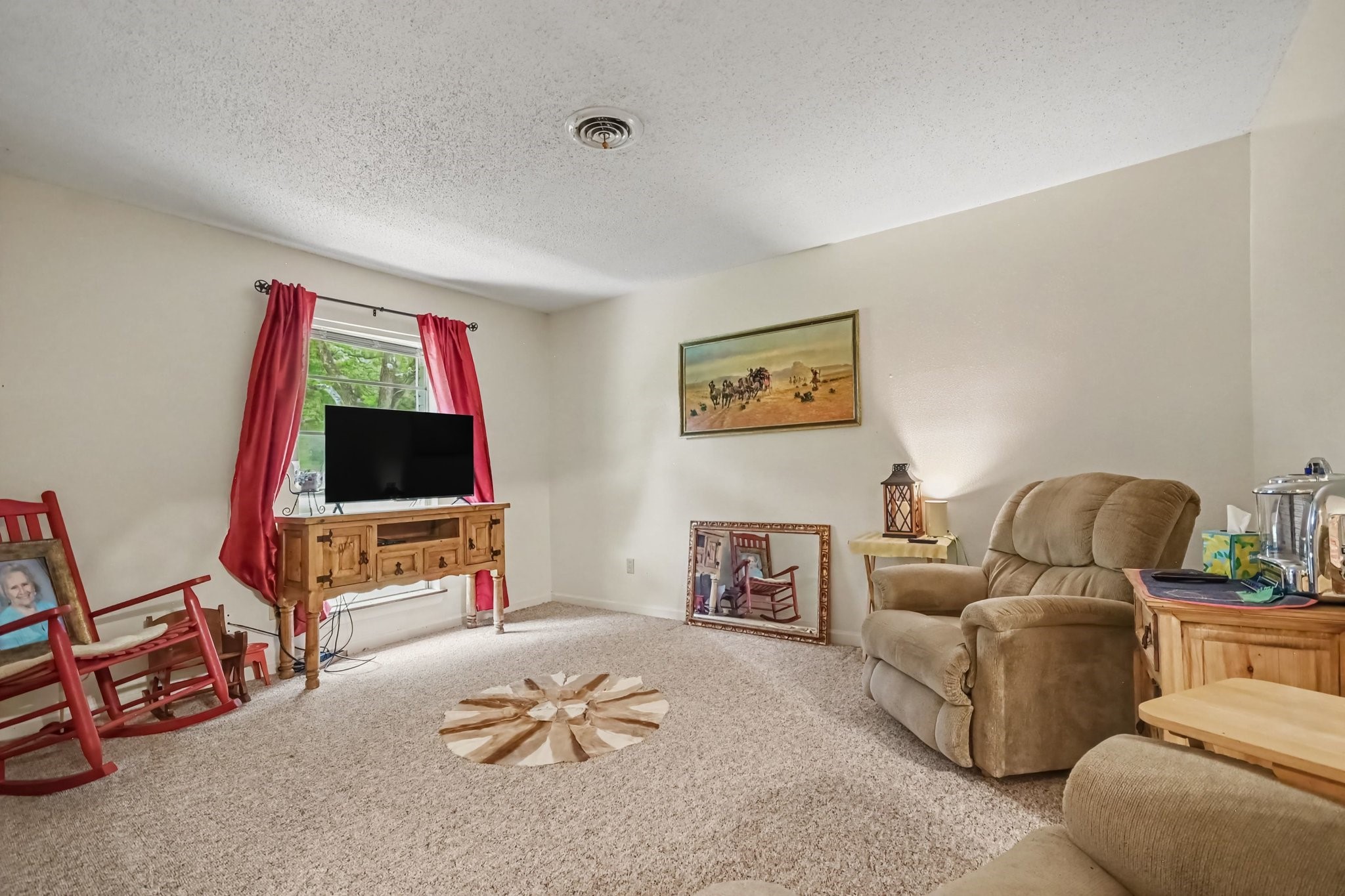 Spacious living room
