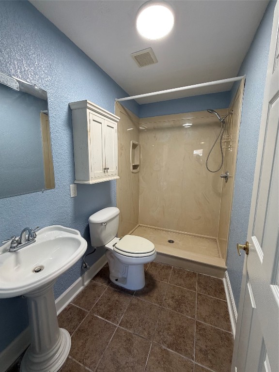 6421 S Ridgecrest Drive, Hitchcock, TX 77563