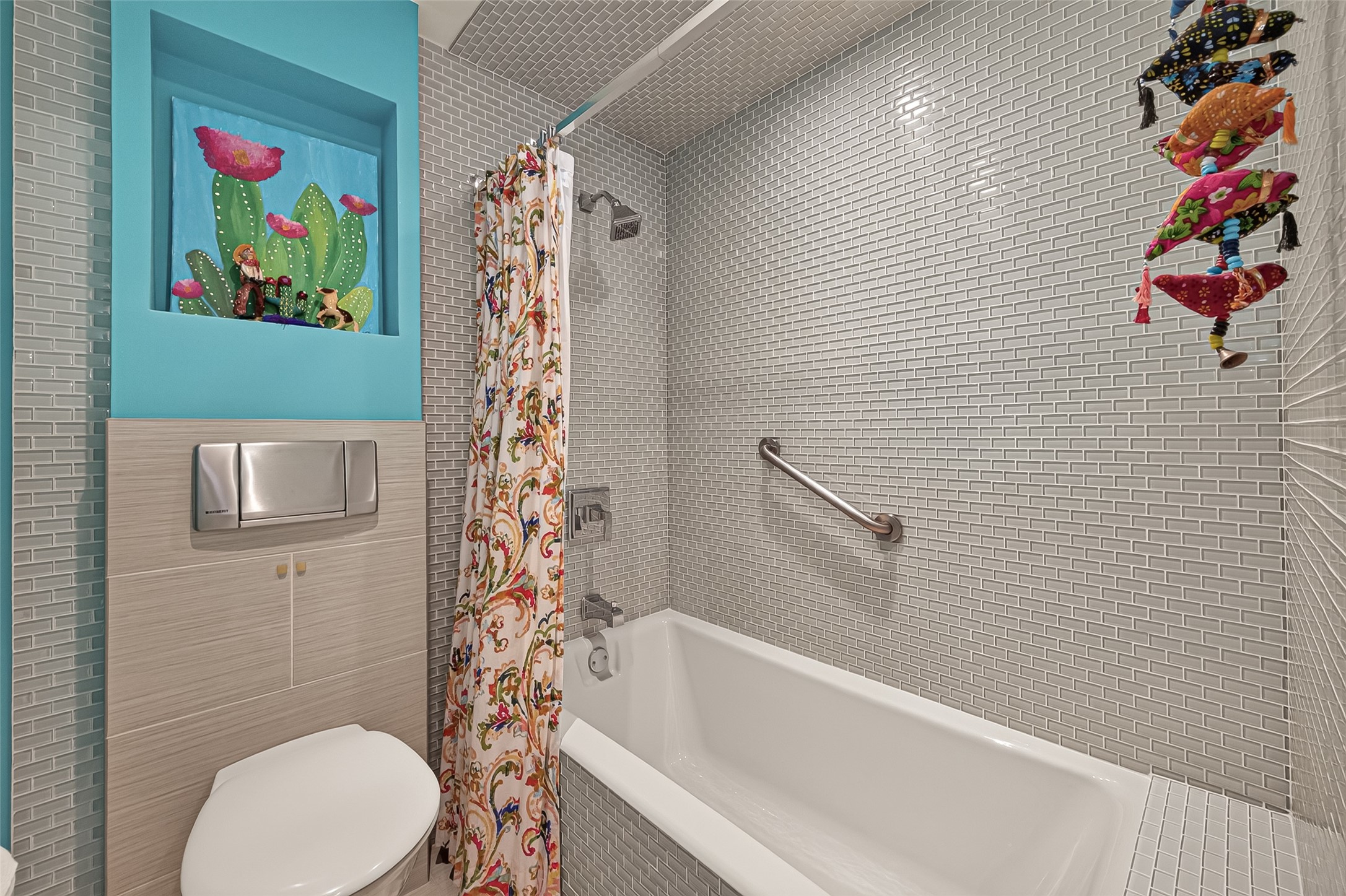 primary tub/shower combo
