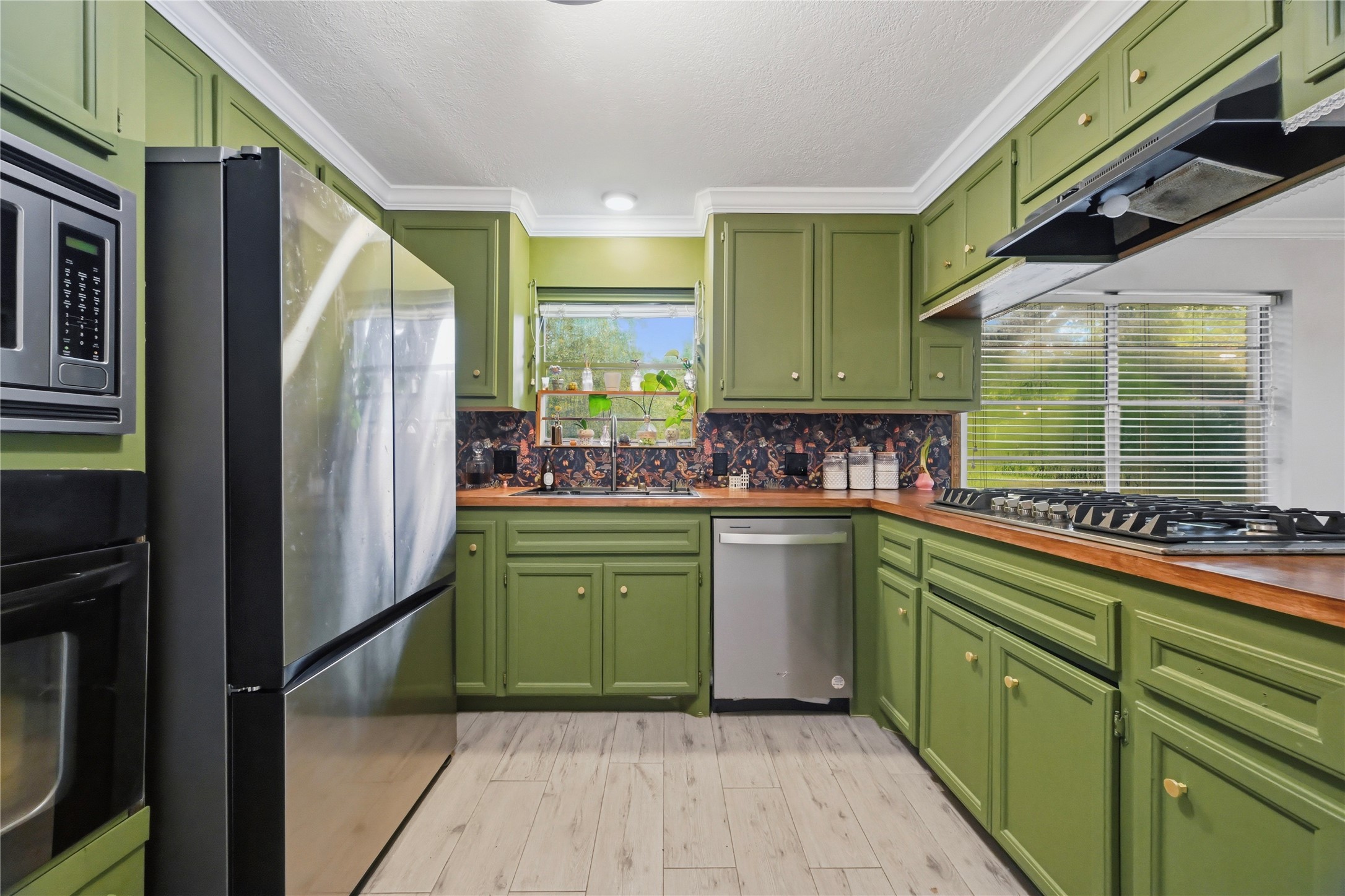 Stylish kitchen with an open layout and breakfast bar