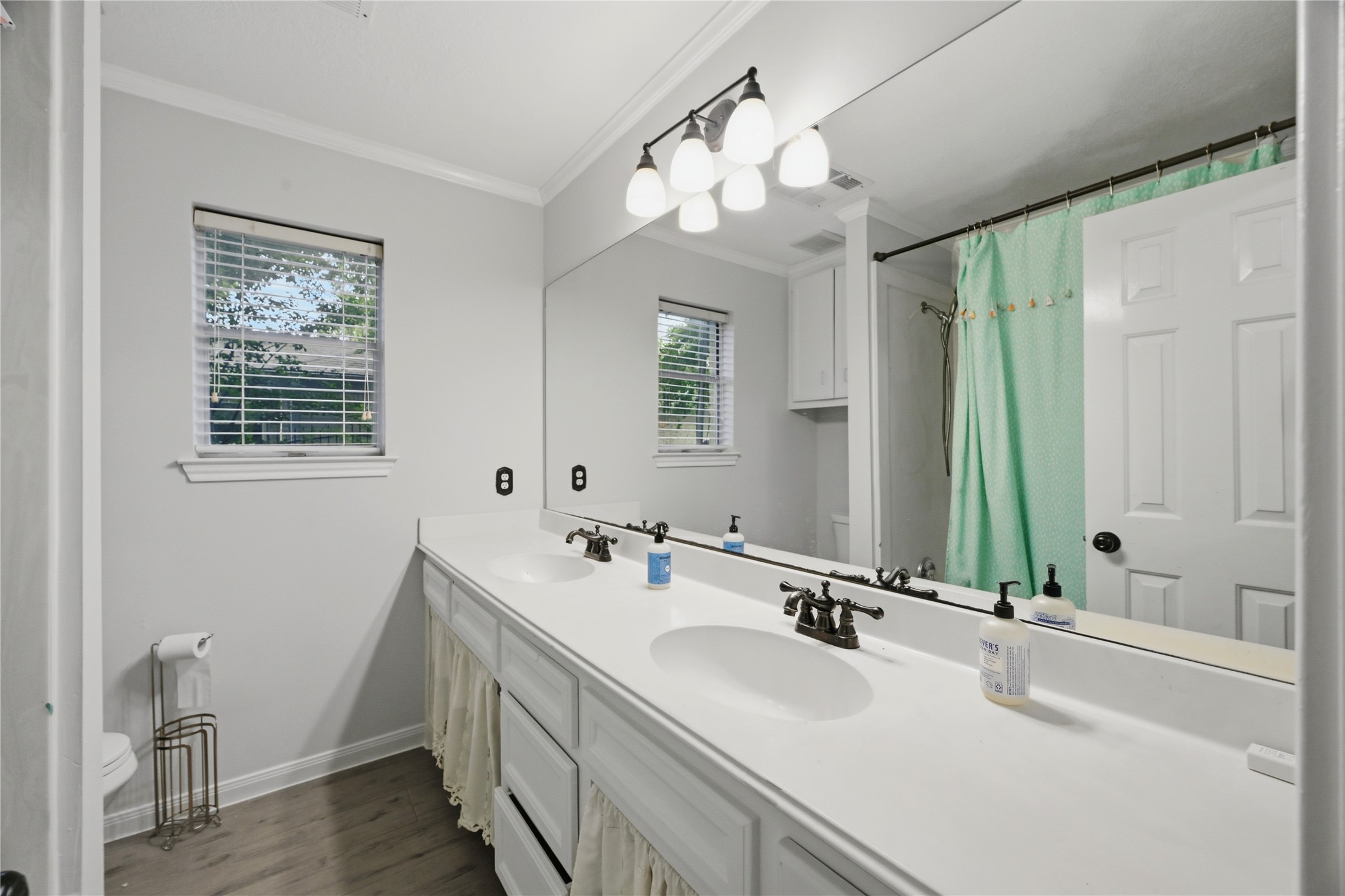15810 Acapulco Drive, Jersey Village, TX 77040