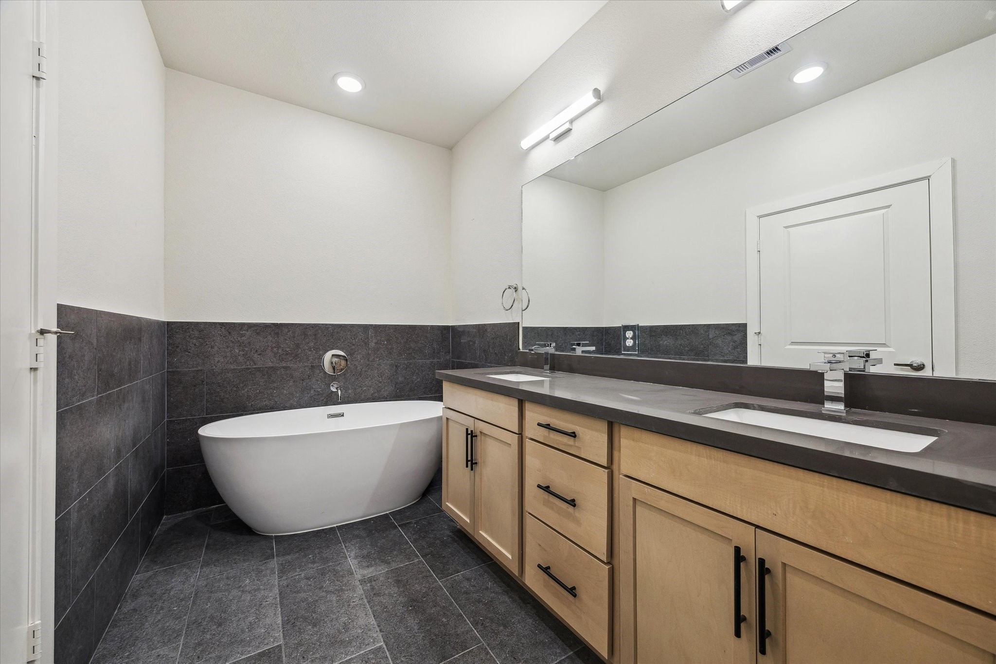 Representative photo of primary bath. Layout and selections may vary.