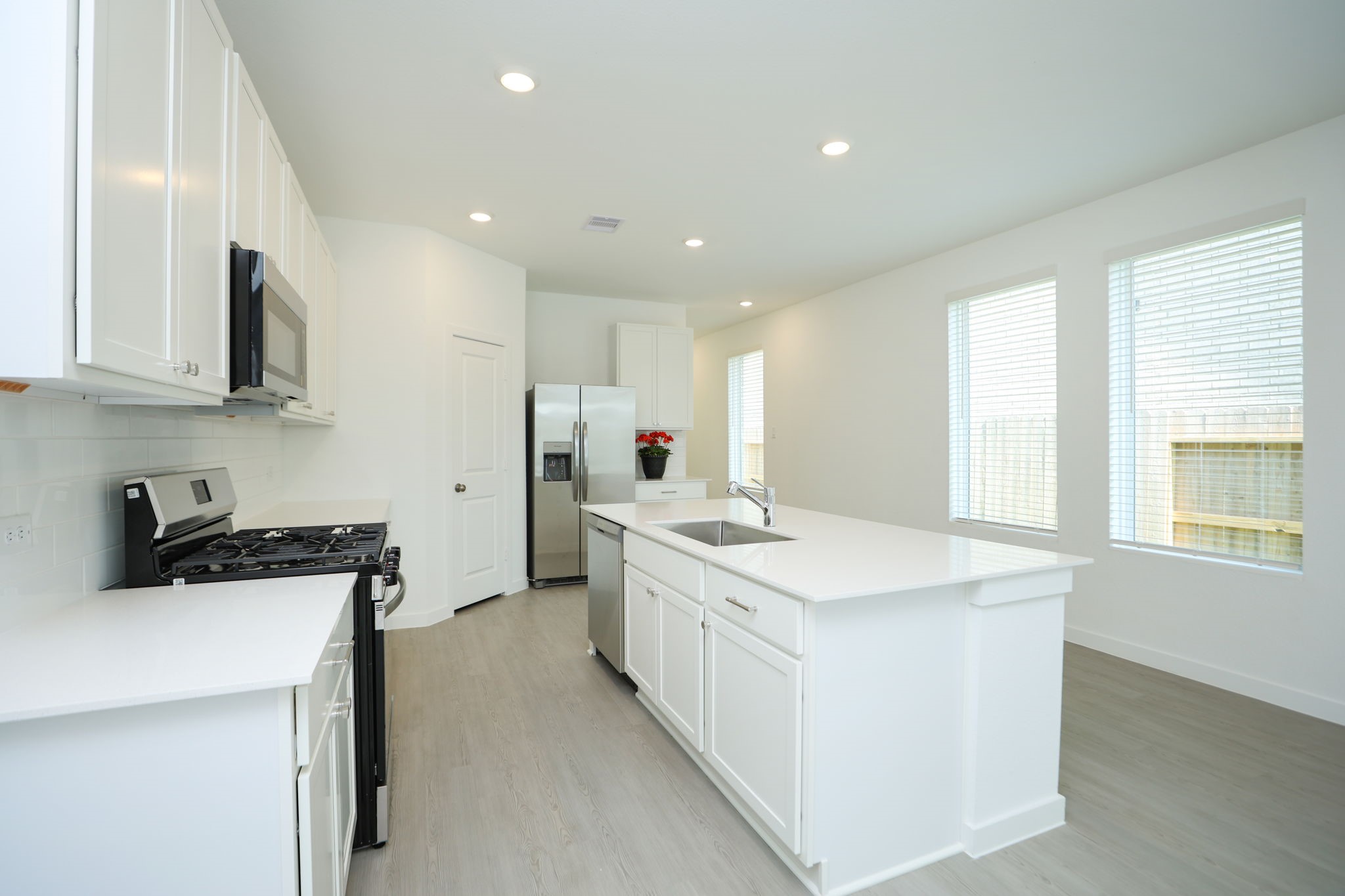 The kitchen also has a corner walkin pantry.