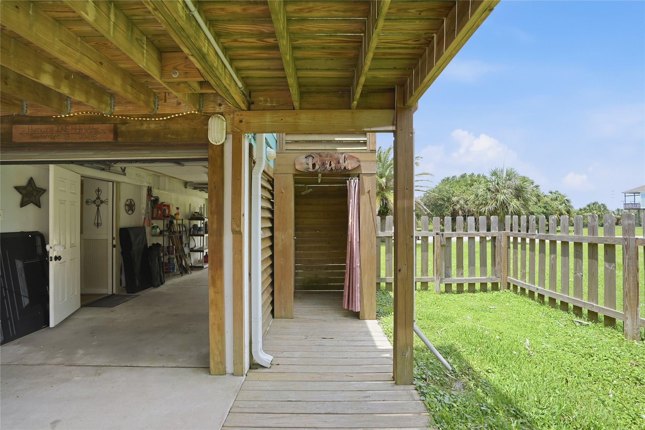 3827 Las Palmas Street, Galveston, TX 77554