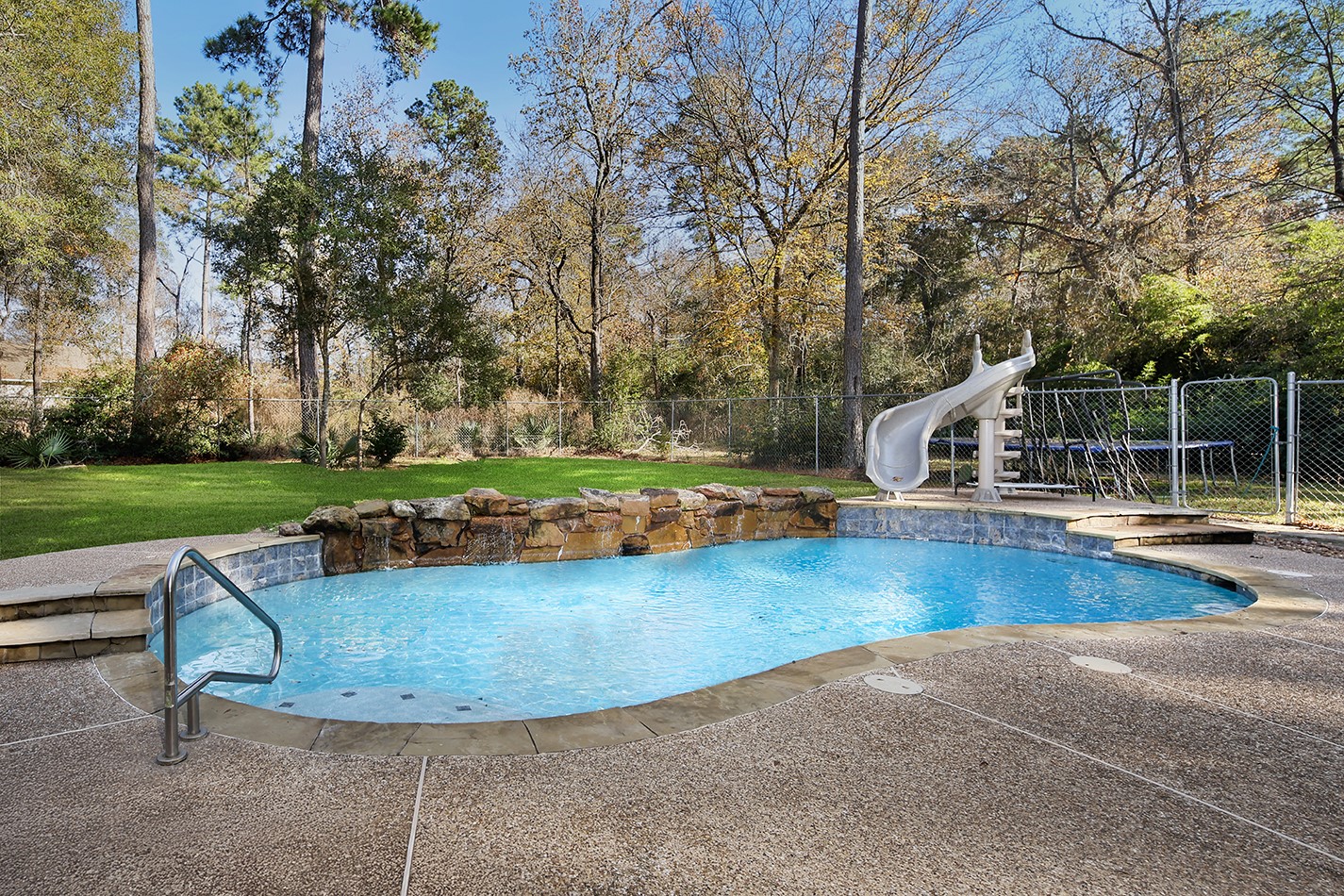 44 Lake Forest Circle, Conroe, TX 77384