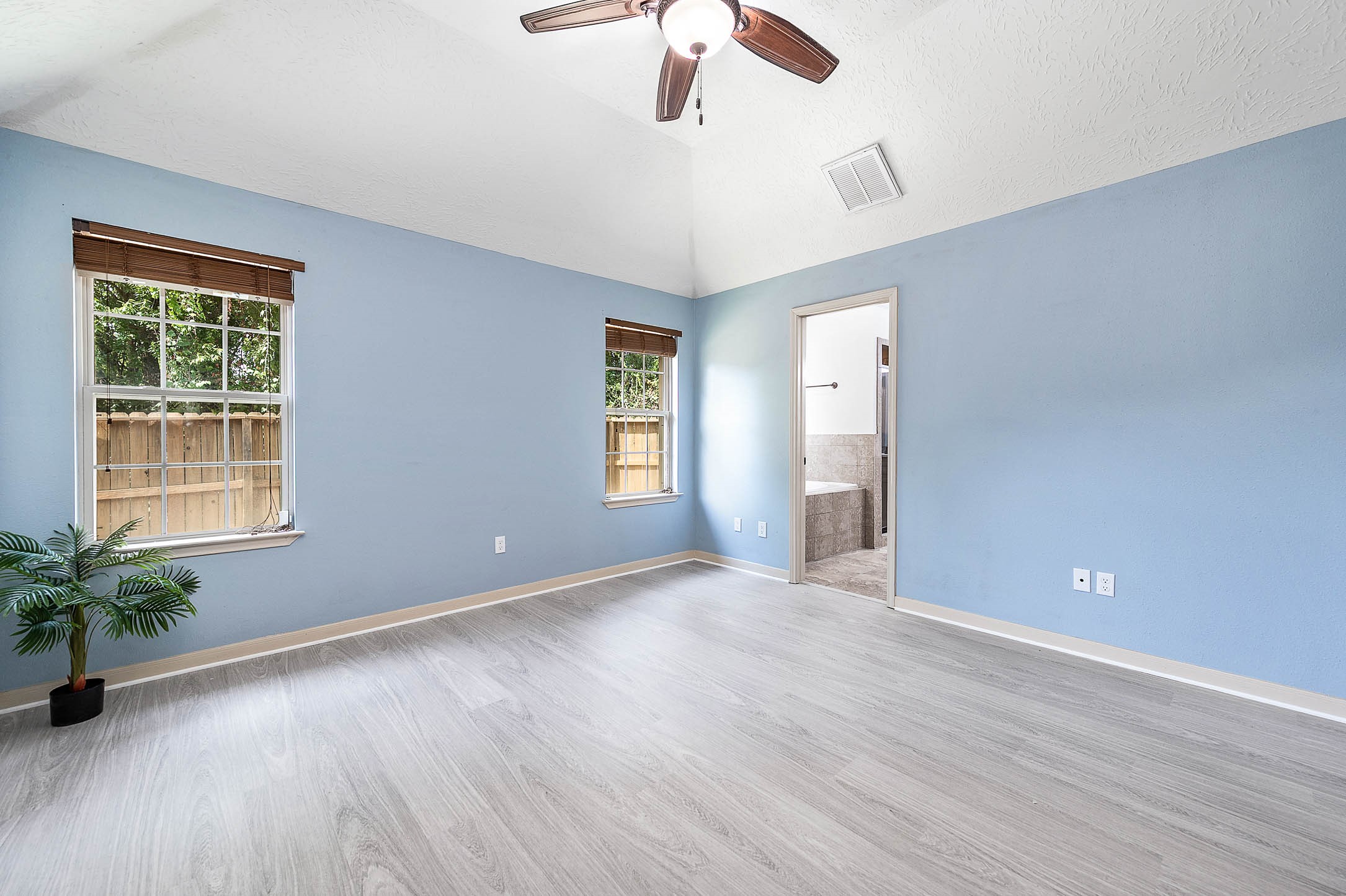 13722 Vail Drive, Montgomery, TX 77356