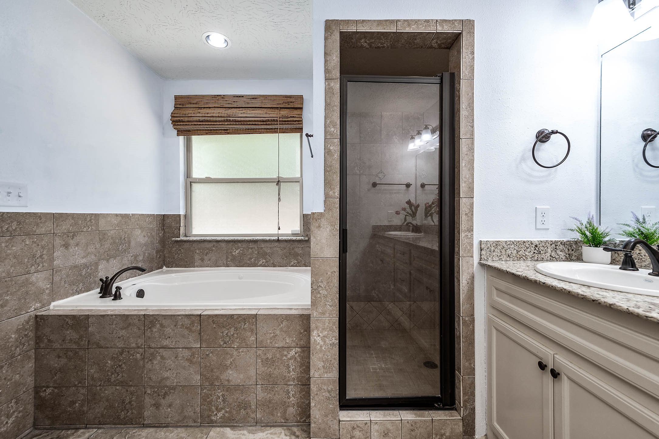 13722 Vail Drive, Montgomery, TX 77356