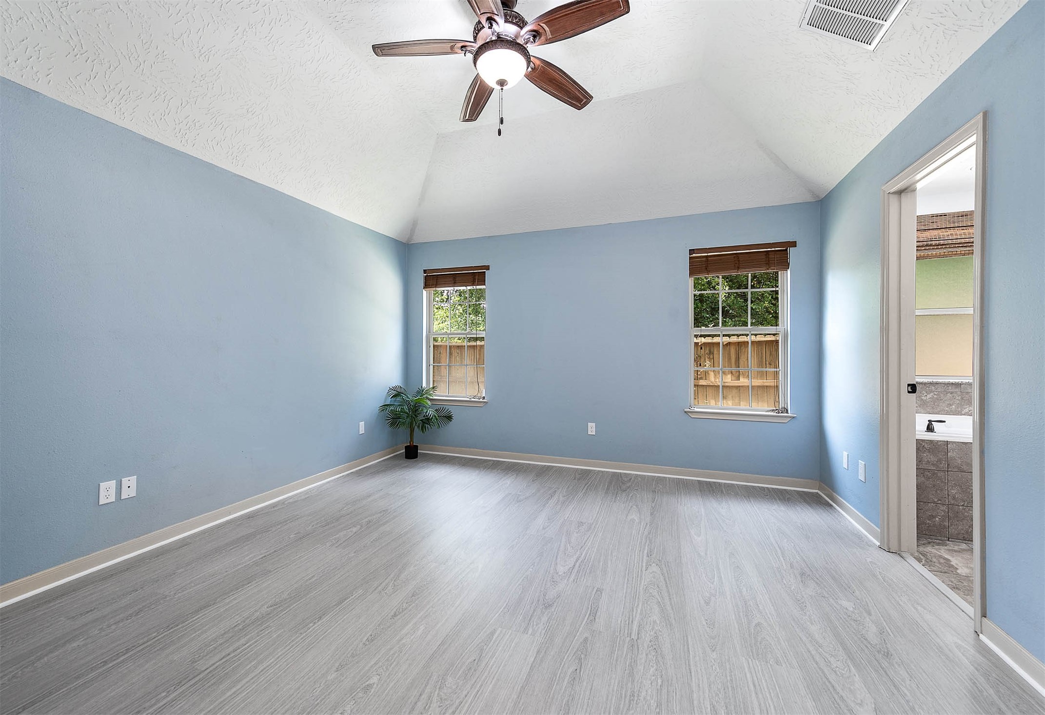 13722 Vail Drive, Montgomery, TX 77356