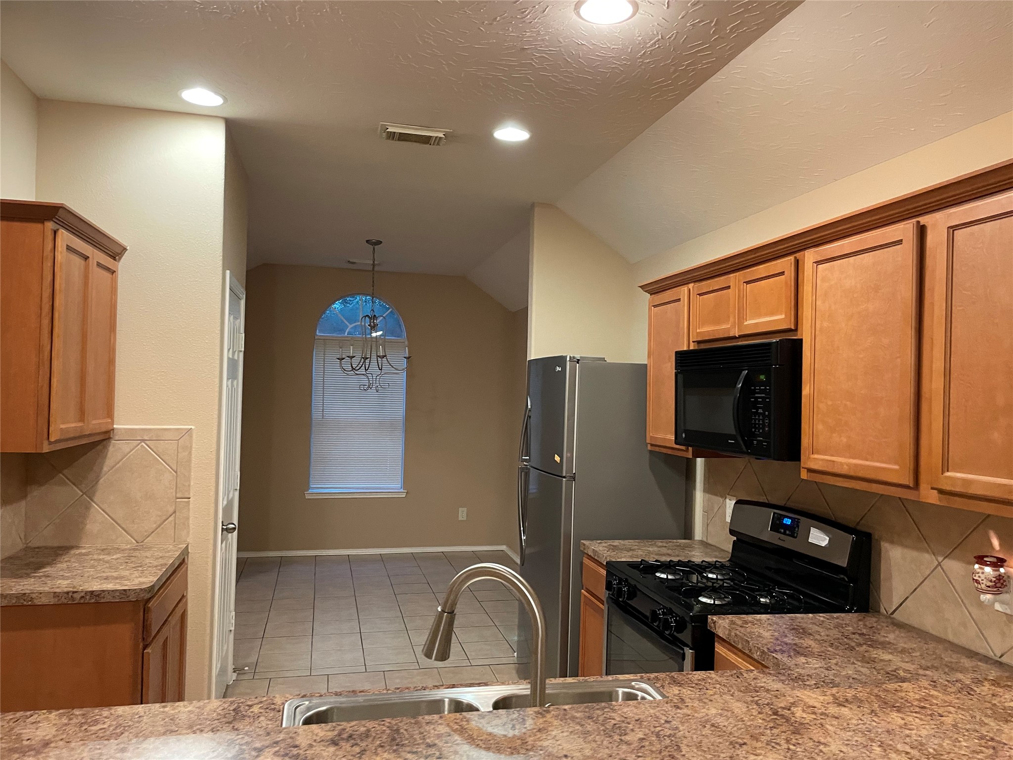 2147 Acorn Glen Trail, Fresno, TX 77545