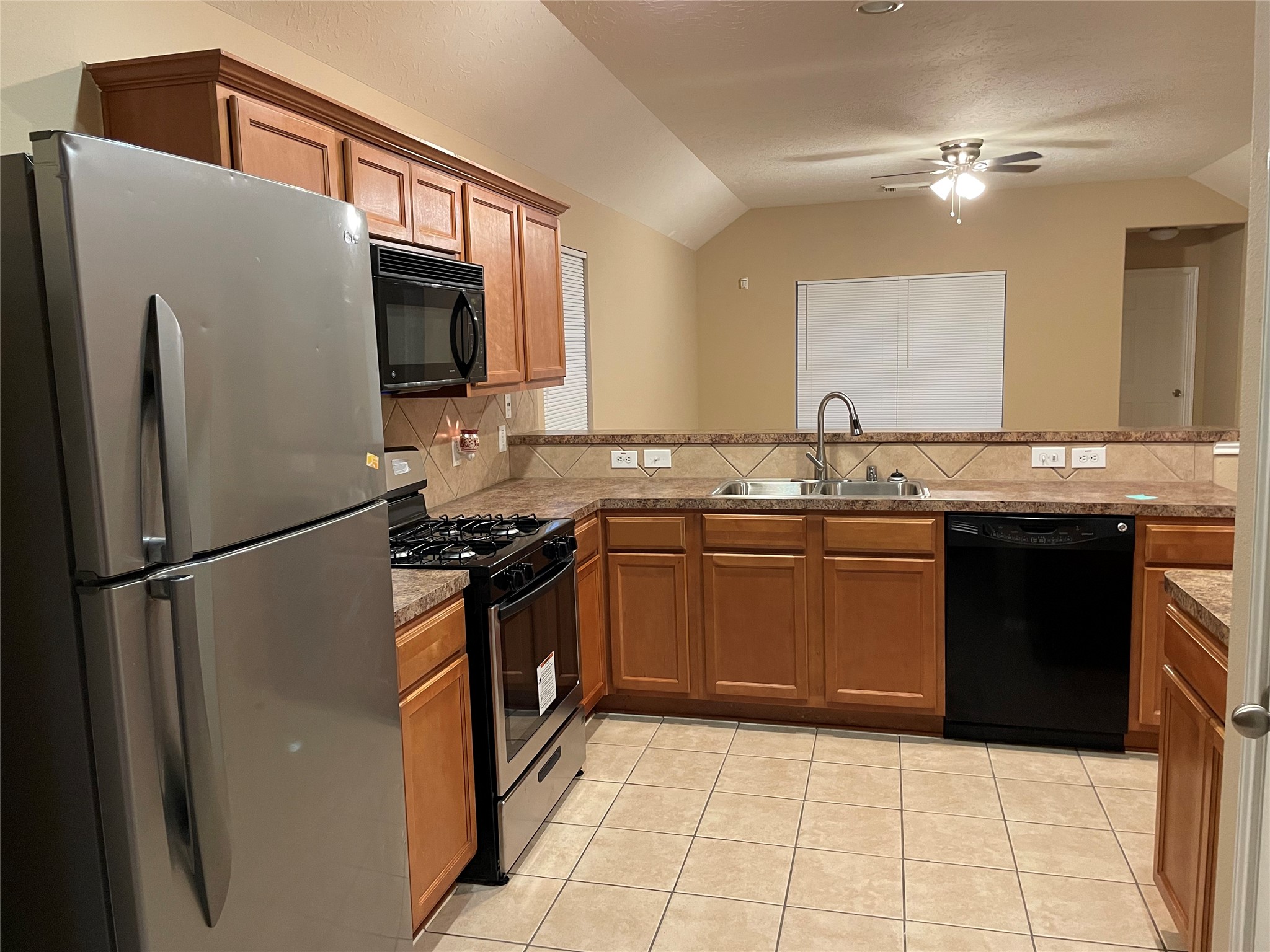 2147 Acorn Glen Trail, Fresno, TX 77545