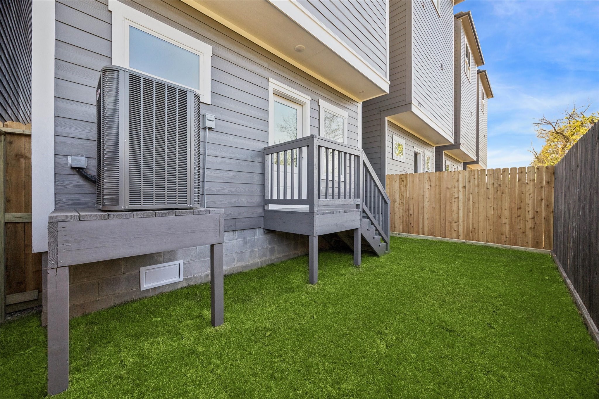 5621 Azores, Houston, TX 77091