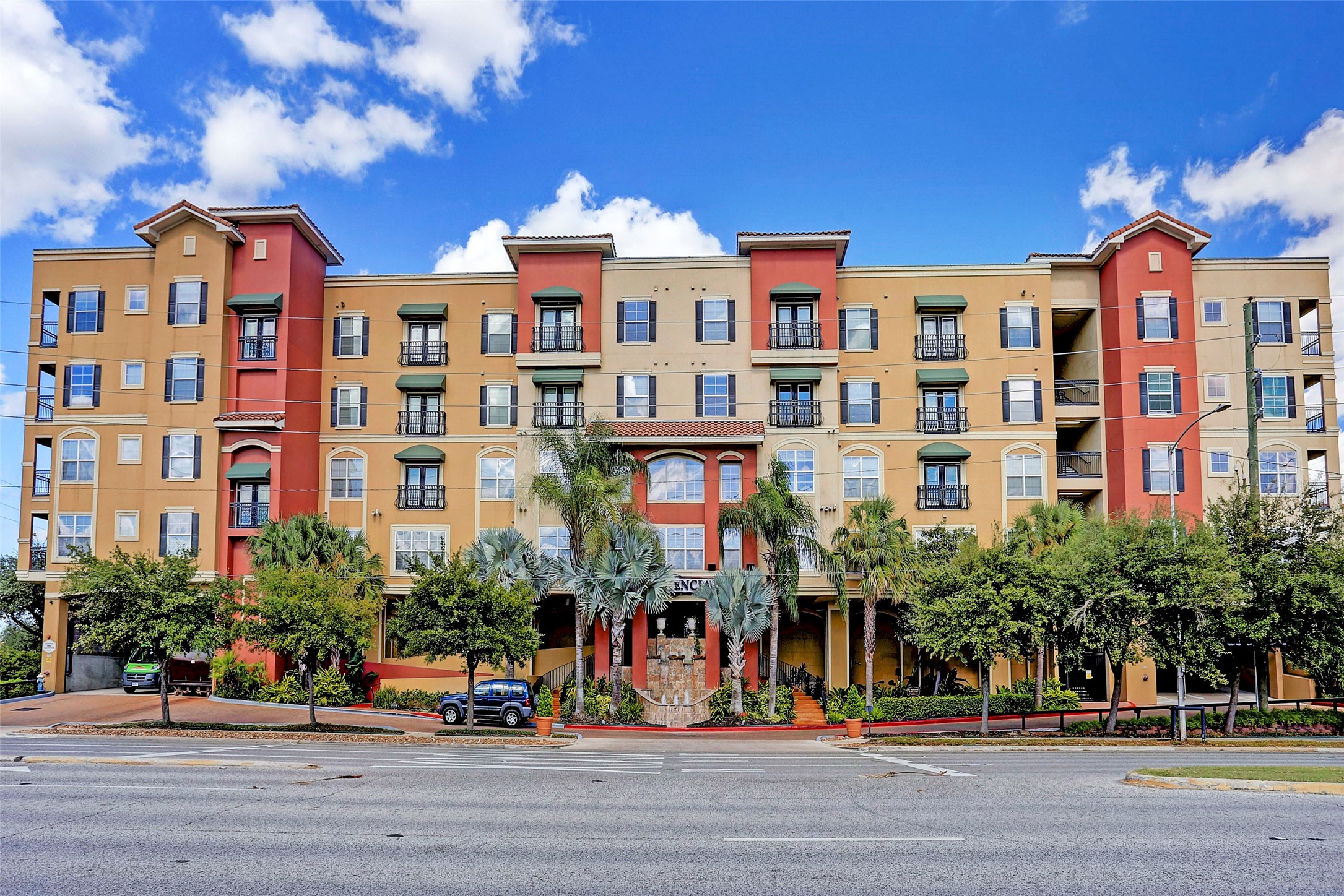 5 MINUTES FROM THE HEART OF THE TEXAS MEDICAL CENTER