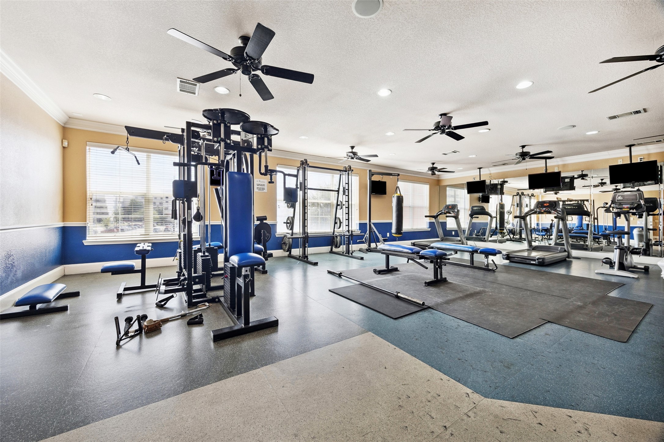RELIEVE YOUR STRESS IN OUR FITNESS CENTER.
