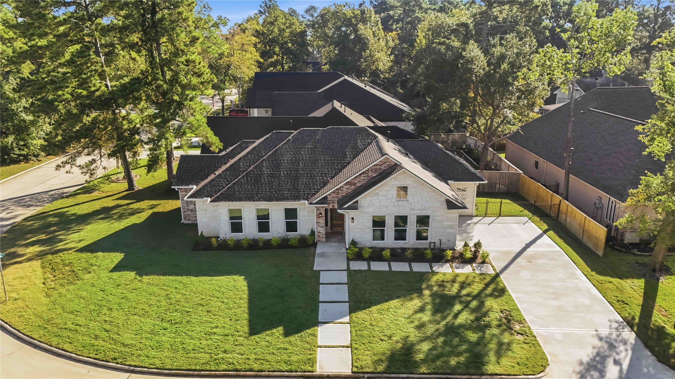 165 Wick Willow Road, Montgomery, TX 77356