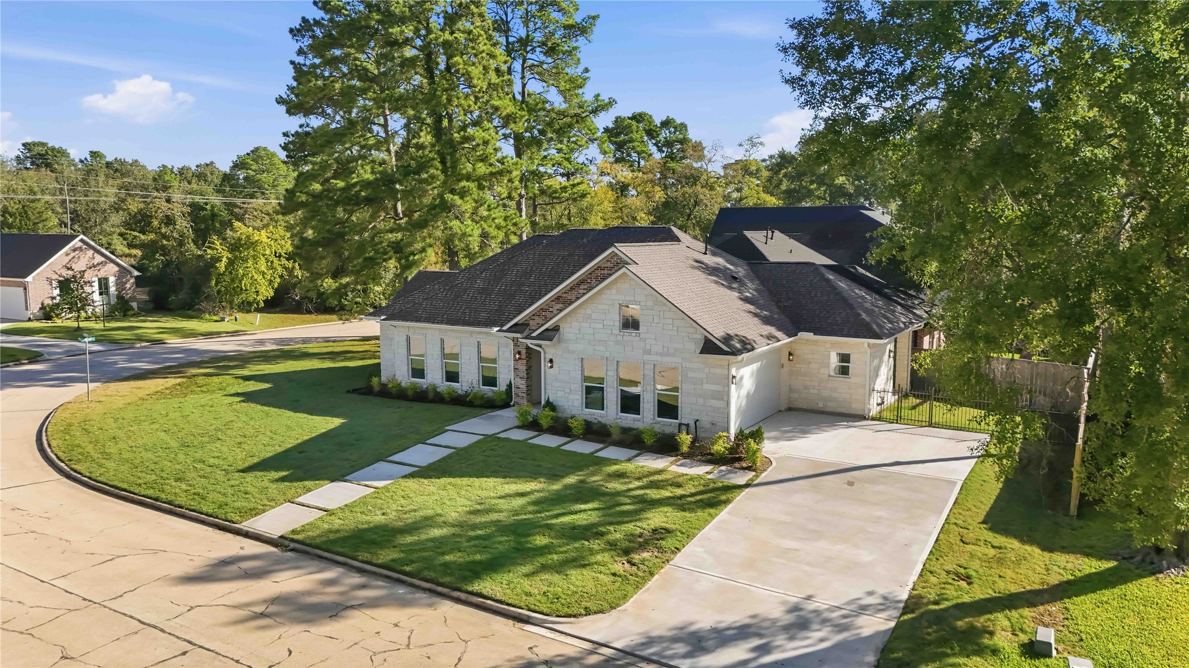 165 Wick Willow Road, Montgomery, TX 77356