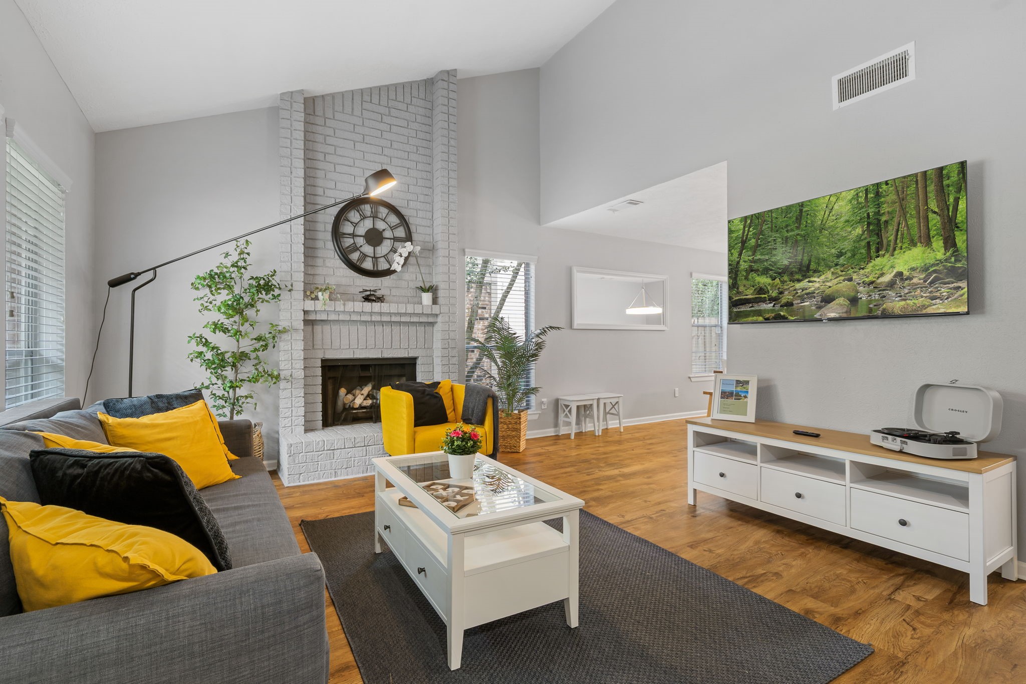 FURNISHED LEASE!  Tastefully decorated!
