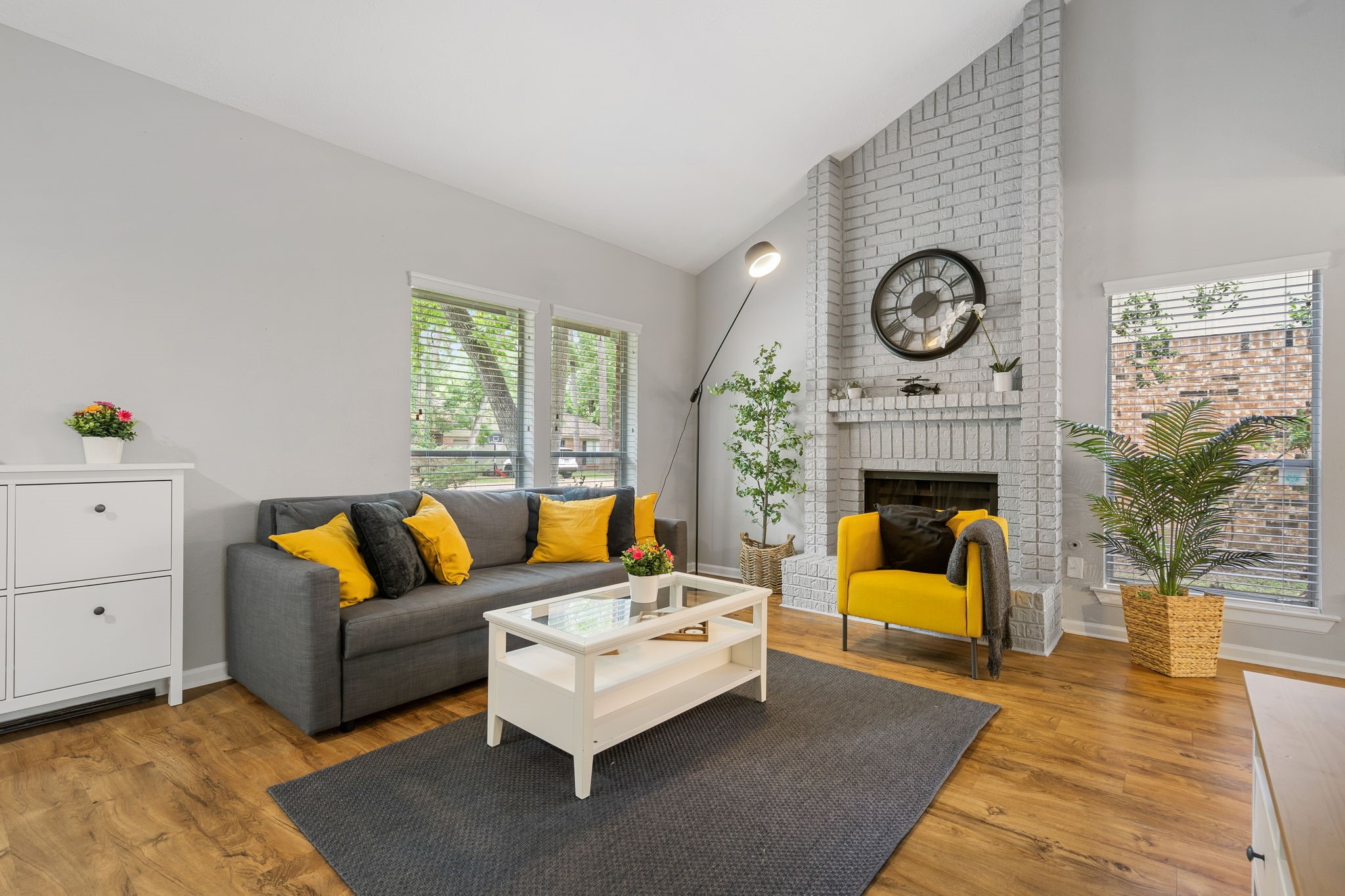 Beautiful remodeled house for lease in The Woodlands!